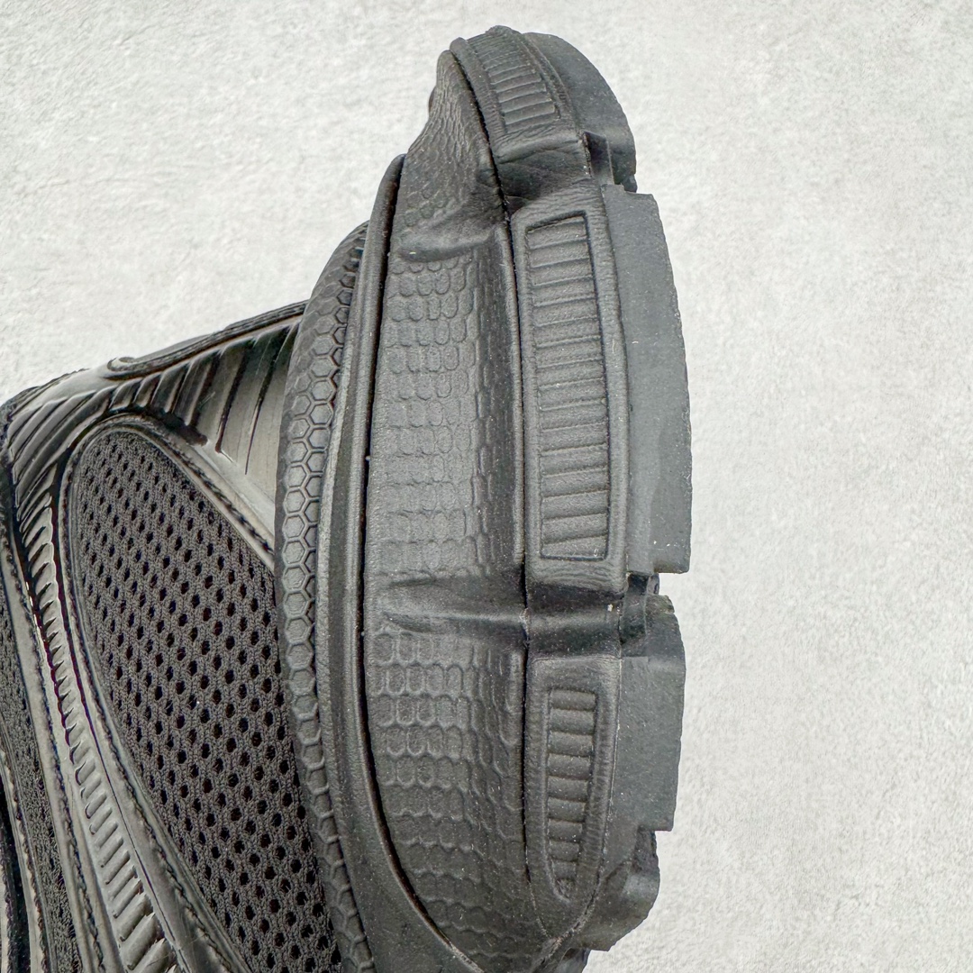 图片[14]-＃VG零售版 BALENCIAGA 3XL Sneakers 巴黎世家十代网布系带一脚蹬低帮走秀复古老爹鞋 全套原纸板楦头开发 最原汁原味的灵魂版型 全鞋荧光划线卡点 胶水把控整洁度追求极致完美 每一双都是工艺品 多重QC质检 超越公司货的品控标准 实实在在的免检产品 原盒原配 正确字体电绣 粗细、位置、大小正确 侧边TPU 透气孔匹配意产原版 正确分离大底 TPU软底 原版一致大底LOGO 立体感十足 原厂皮料水洗做旧 采购原厂网纱 不含皮革 网布材料和聚氨酯 磨损效果 鞋头边缘和后帮 Balenciaga 徽标 鞋面和后跟凸印尺码 鞋舌 3XL 橡胶品牌标识和反光细节 鞋帮拉袢和鞋舌拉祥 配反光细节 备用鞋带在鞋履前侧 可在穿着前取下 便于不同造型搭配 正常尺码 尺码：35 36 37 38 39 40 41 42 43 44 45 46-选品中心