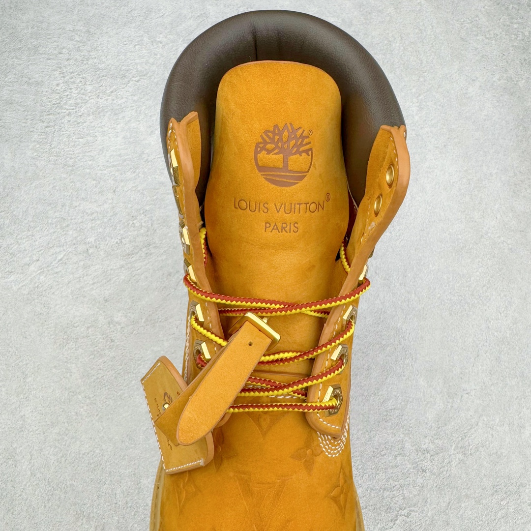 图片[5]-＃纯原 Louis Vuitton x Timberland 6 Inch Leather Ankle Boots\\\”Wheat Monogram\\\” LV联名添柏岚系列经典复古户外6英寸休闲工装大黄靴“联名麦黄黑LV压纹”1AD72X 东莞代工品质#内标Timberland LOGO带有紫光防伪标识#升级厚实抽屉礼品鞋盒及全套代购包装说明书防尘布袋物件#原楦原纸版数据开发版型#原厂宝元注射机#四线电脑车线并齐#采用进口Monogram 压纹头层磨砂皮料鞋面材质全部内里搭配真皮革材料!!)#原装一致全磨砂皮领口#六边蜂窝抗疲劳减震PU鞋垫#轻便防滑橡胶发泡组合底 LV x Timberland 及踝靴依托路易威登的精湛匠艺于意大利悉心制作，以 Timberland 的工装风范瞩目亮相 Pharrell Williams 打造的2024 秋冬男装秀场。粒面正绒面皮革和隔热内衬塑造 Timberland 经典设计的放大版本Timberland 外底呈现 Monogram 元素。接缝密封结构升级舒适体验和耐磨性能 Monogram 粒面牛皮革鞋领和合作标识标签丰富细节。粒面正绒面牛皮革 隔热 PimaLoft 内衬 接缝密封结构 圆形织物鞋带 橡胶外底 Monogram 粒面牛皮革鞋领 饰钉和搭扣镂刻路易威登标识 标签、鞋舌和内底点缀路易威登巴黎 x Timberland 标识 侧面 Timberland 标识 鞋底凸纹饰有 Monogram 图案 尺码：女35.5 36 37 38 39 39.5/ 男40 41 42 43 44 45 46（皮鞋码 比运动鞋偏大一码！）-选品中心