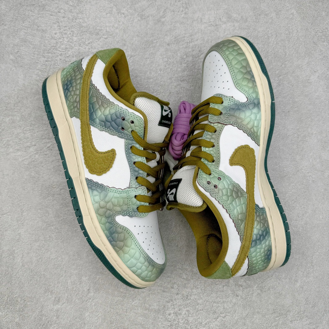 图片[3]-＃S2纯原 Alexis Sablone x NK Dunk SB Low AS联名变色龙蜥蜴 HJ3386-300 独家原厂航空铝磨具打磨大底 鞋头坡度极致还原 原盒原配 圈内天花板工艺 原厂冲刀 超高清洁度 全鞋零毛边皮料切割 全套原楦原模倾力打造完美版型 采用原厂百宏鞋带以及原厂百宏织唛舌标 内标可供原厂几率过验 原厂中底布黄色点胶 原厂中底布拉帮走线遵循公司‼️尺码：36 36.5 37.5 38 38.5 39 40 40.5 41 42 42.5 43 44 44.5 45 46 47.5-选品中心