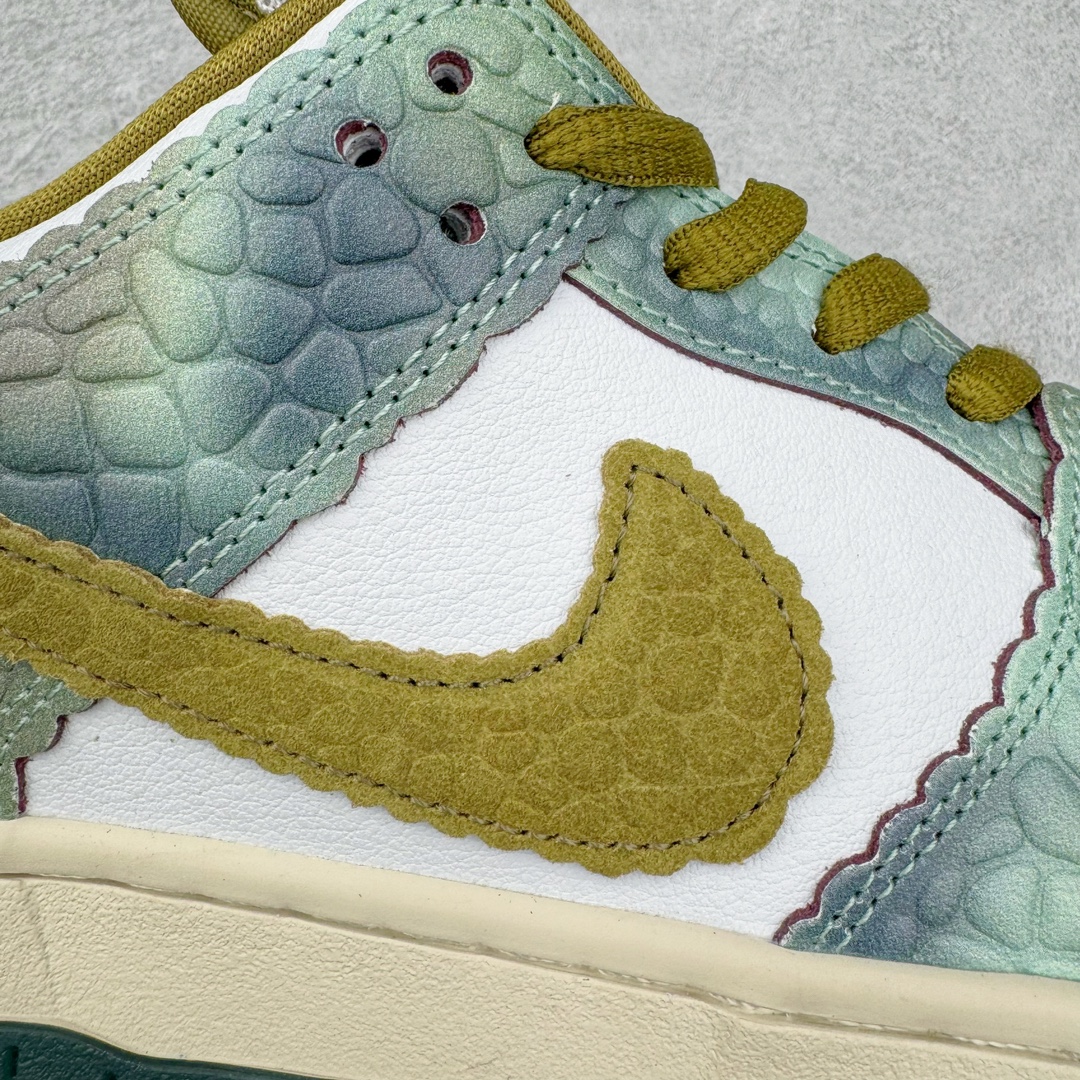 图片[20]-＃S2纯原 Alexis Sablone x NK Dunk SB Low AS联名变色龙蜥蜴 HJ3386-300 独家原厂航空铝磨具打磨大底 鞋头坡度极致还原 原盒原配 圈内天花板工艺 原厂冲刀 超高清洁度 全鞋零毛边皮料切割 全套原楦原模倾力打造完美版型 采用原厂百宏鞋带以及原厂百宏织唛舌标 内标可供原厂几率过验 原厂中底布黄色点胶 原厂中底布拉帮走线遵循公司‼️尺码：36 36.5 37.5 38 38.5 39 40 40.5 41 42 42.5 43 44 44.5 45 46 47.5-选品中心