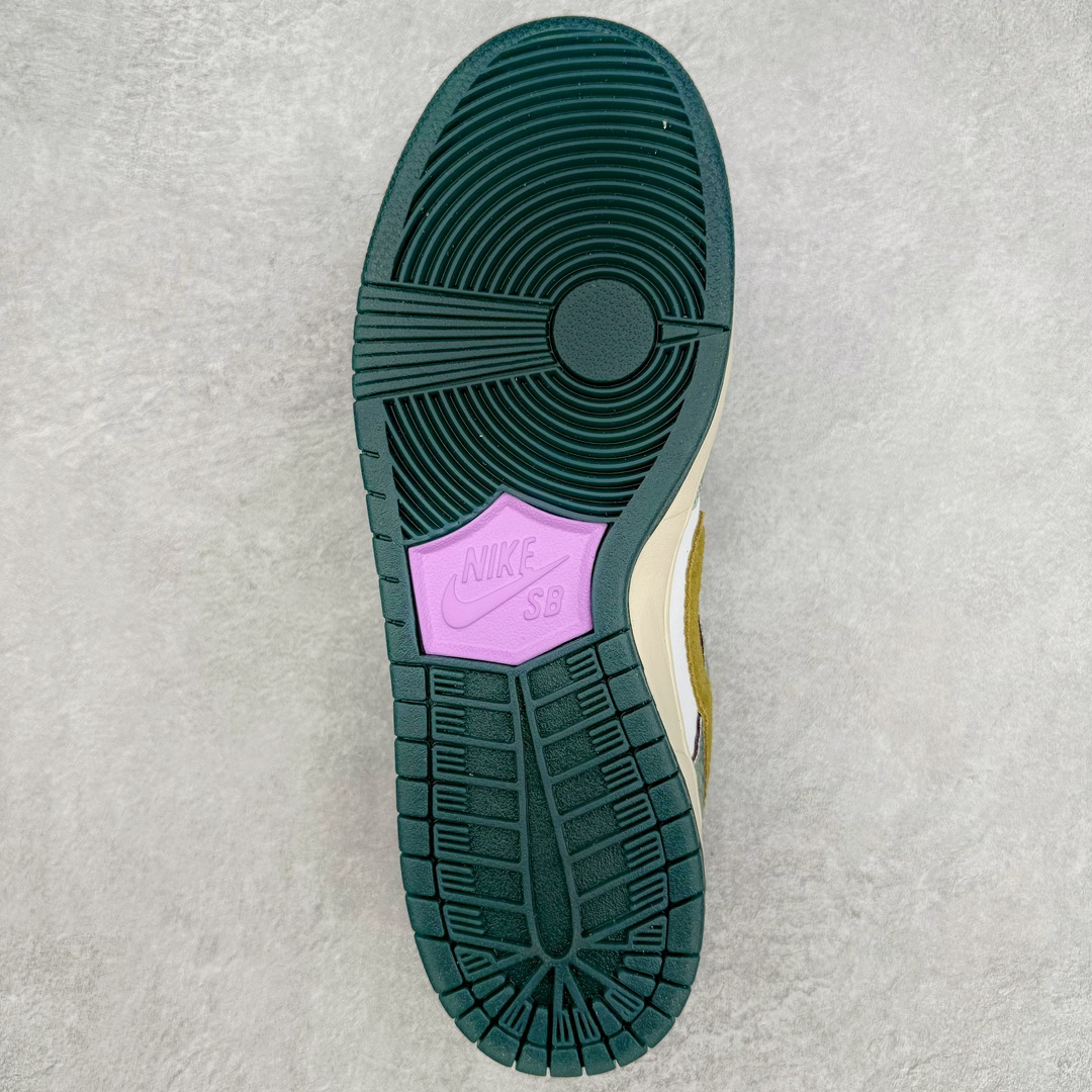 图片[9]-＃S2纯原 Alexis Sablone x NK Dunk SB Low AS联名变色龙蜥蜴 HJ3386-300 独家原厂航空铝磨具打磨大底 鞋头坡度极致还原 原盒原配 圈内天花板工艺 原厂冲刀 超高清洁度 全鞋零毛边皮料切割 全套原楦原模倾力打造完美版型 采用原厂百宏鞋带以及原厂百宏织唛舌标 内标可供原厂几率过验 原厂中底布黄色点胶 原厂中底布拉帮走线遵循公司‼️尺码：36 36.5 37.5 38 38.5 39 40 40.5 41 42 42.5 43 44 44.5 45 46 47.5-选品中心