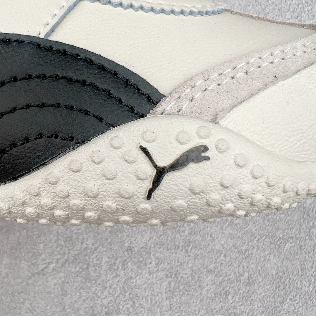 图片[20]-＃HP PUMA Bella UT Low 彪马贝拉UT系列低帮薄底德训复古风经典百搭休闲慢跑鞋 继将 Speedcat OG 带回后，近日 Puma 再以品牌档案室的经典鞋型 Bella OG 为蓝本，推出契合时下薄底球鞋趋势的 Bella UT 鞋款。自 21 世纪初问世以来，Bella OG 鞋型以其独特的薄底设计和上翻外底设计收获了众多年轻拥趸，更是 PUMA DNA 中不可磨灭的经典。此番重新推出的 Bella UT 鞋款，整体鞋面采用上乘皮革材质，并延续 Formstrip 设计语言；鞋头处采用精致的包头设计，搭配麂皮材质提升质感；鞋底部分保留 Bella 鞋款标志性的薄底和点状橡胶外底，上翘的设计包裹鞋面；鞋舌与鞋跟分别点缀美洲狮 Logo 与品牌字母 Logo。值得一提的是，本次 Bella UT 鞋款搭载 SOFTFOAM+ 鞋垫，兼顾美学设计与穿着舒适度。而配色上则提供白、黄、蓝、银、粉五款颜色。尺码：35.5 36 37 37.5 38 39 39.5 40 40.5 41 42 42.5 43 44 44.5 45-选品中心