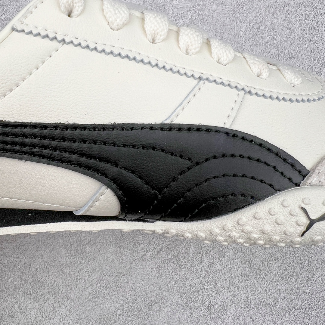 图片[19]-＃HP PUMA Bella UT Low 彪马贝拉UT系列低帮薄底德训复古风经典百搭休闲慢跑鞋 继将 Speedcat OG 带回后，近日 Puma 再以品牌档案室的经典鞋型 Bella OG 为蓝本，推出契合时下薄底球鞋趋势的 Bella UT 鞋款。自 21 世纪初问世以来，Bella OG 鞋型以其独特的薄底设计和上翻外底设计收获了众多年轻拥趸，更是 PUMA DNA 中不可磨灭的经典。此番重新推出的 Bella UT 鞋款，整体鞋面采用上乘皮革材质，并延续 Formstrip 设计语言；鞋头处采用精致的包头设计，搭配麂皮材质提升质感；鞋底部分保留 Bella 鞋款标志性的薄底和点状橡胶外底，上翘的设计包裹鞋面；鞋舌与鞋跟分别点缀美洲狮 Logo 与品牌字母 Logo。值得一提的是，本次 Bella UT 鞋款搭载 SOFTFOAM+ 鞋垫，兼顾美学设计与穿着舒适度。而配色上则提供白、黄、蓝、银、粉五款颜色。尺码：35.5 36 37 37.5 38 39 39.5 40 40.5 41 42 42.5 43 44 44.5 45-选品中心