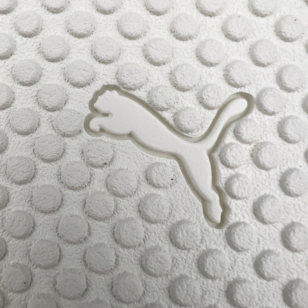 图片[21]-＃HP PUMA Bella UT Low 彪马贝拉UT系列低帮薄底德训复古风经典百搭休闲慢跑鞋 继将 Speedcat OG 带回后，近日 Puma 再以品牌档案室的经典鞋型 Bella OG 为蓝本，推出契合时下薄底球鞋趋势的 Bella UT 鞋款。自 21 世纪初问世以来，Bella OG 鞋型以其独特的薄底设计和上翻外底设计收获了众多年轻拥趸，更是 PUMA DNA 中不可磨灭的经典。此番重新推出的 Bella UT 鞋款，整体鞋面采用上乘皮革材质，并延续 Formstrip 设计语言；鞋头处采用精致的包头设计，搭配麂皮材质提升质感；鞋底部分保留 Bella 鞋款标志性的薄底和点状橡胶外底，上翘的设计包裹鞋面；鞋舌与鞋跟分别点缀美洲狮 Logo 与品牌字母 Logo。值得一提的是，本次 Bella UT 鞋款搭载 SOFTFOAM+ 鞋垫，兼顾美学设计与穿着舒适度。而配色上则提供白、黄、蓝、银、粉五款颜色。尺码：35.5 36 37 37.5 38 39 39.5 40 40.5 41 42 42.5 43 44 44.5 45-选品中心