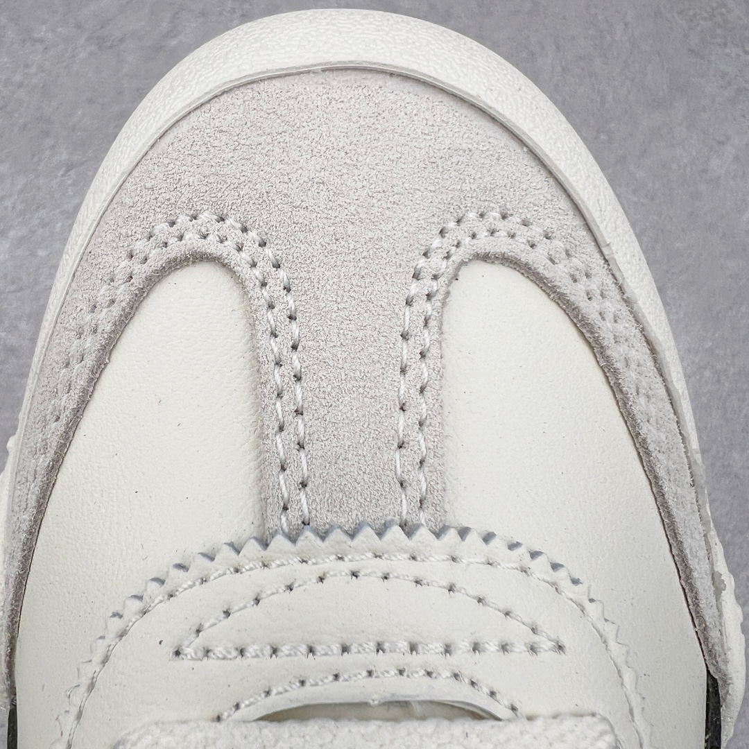 图片[15]-＃HP PUMA Bella UT Low 彪马贝拉UT系列低帮薄底德训复古风经典百搭休闲慢跑鞋 继将 Speedcat OG 带回后，近日 Puma 再以品牌档案室的经典鞋型 Bella OG 为蓝本，推出契合时下薄底球鞋趋势的 Bella UT 鞋款。自 21 世纪初问世以来，Bella OG 鞋型以其独特的薄底设计和上翻外底设计收获了众多年轻拥趸，更是 PUMA DNA 中不可磨灭的经典。此番重新推出的 Bella UT 鞋款，整体鞋面采用上乘皮革材质，并延续 Formstrip 设计语言；鞋头处采用精致的包头设计，搭配麂皮材质提升质感；鞋底部分保留 Bella 鞋款标志性的薄底和点状橡胶外底，上翘的设计包裹鞋面；鞋舌与鞋跟分别点缀美洲狮 Logo 与品牌字母 Logo。值得一提的是，本次 Bella UT 鞋款搭载 SOFTFOAM+ 鞋垫，兼顾美学设计与穿着舒适度。而配色上则提供白、黄、蓝、银、粉五款颜色。尺码：35.5 36 37 37.5 38 39 39.5 40 40.5 41 42 42.5 43 44 44.5 45-选品中心