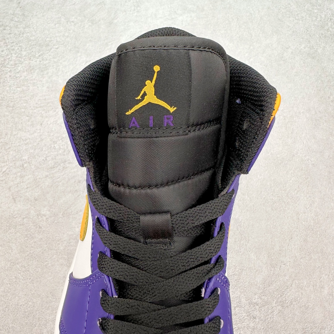 图片[5]-＃yh福利特价 Air Jordan AJ1 Mid 中帮系列 原厂内置全掌气垫 A模大底 头层小牛皮 鞋舌AJ原厂专用牛津布+AJ专用反口珍珠布+原厂无杂质高弹内里海棉 特殊封边弹力鞋带 头层牛皮 原鞋开模 拒绝公底 购置公司同步原材料 都有细节还原95% 原汁原味 忠于原版 尺码：36 36.5 37.5 38 38.5 39 40 40.5 41 42 42.5 43 44 44.5 45 46-选品中心