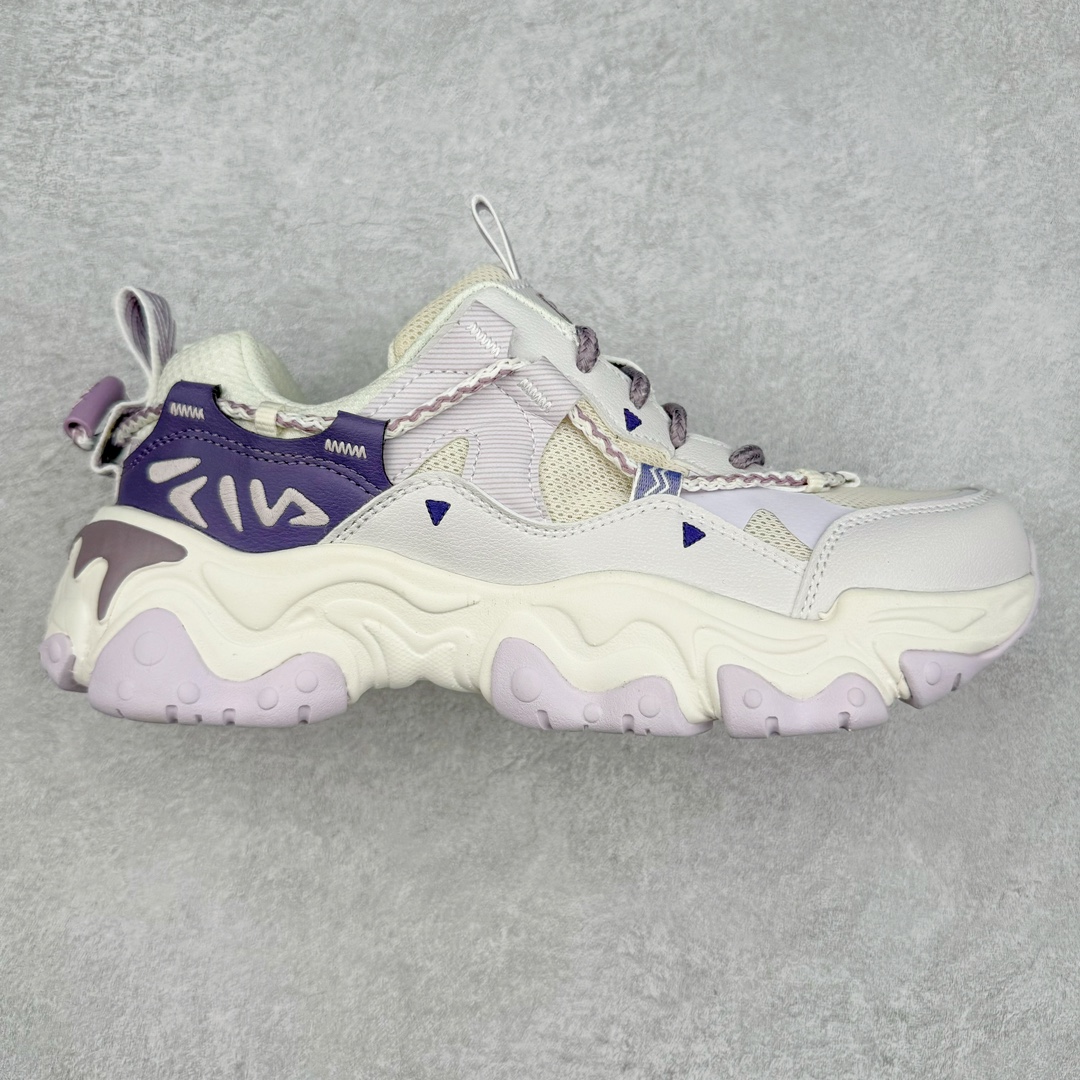 FILA FUSION Fluid 斐乐摩登潮牌防滑耐磨轻便运动鞋 FUSION 系列传承了 FILA 的百年基因，融入年轻运动及潮流文化，成为引领变革、创新突破的一代。以“1+N” 的跨界合作模式重现经典的同时创造经典。带来最出其不意的跨界合作惊喜。同时，FILAFUSION把FILA 的 DNA 融入到定制体验里，你可以随心制造厲于你的产品。FILA FUSION 的鞋家族涵盖了老爹鞋、跑步鞋、网球鞋、季节款。风格复古新潮，满足了时尚人士出行及各类运动的搭配需求，成为当下年轻人筷拥的鞋类品牌之一。FILA FUSION 走进年轻人的世界，通过年轻人运动，街舞，滑板，篮球，展现 FILA FUSION 的潮流态度和年轻文化。FILA FUSION 认为末来属于引领变革、创新突破的年轻一代，让我们一起构成 FILA 未来的蓝图吧！尺码：35.5 36 36.5 37.5 38 38.5 39 40 40.5 41 42 42.5 43 44 44.5 45 45.5-选品中心