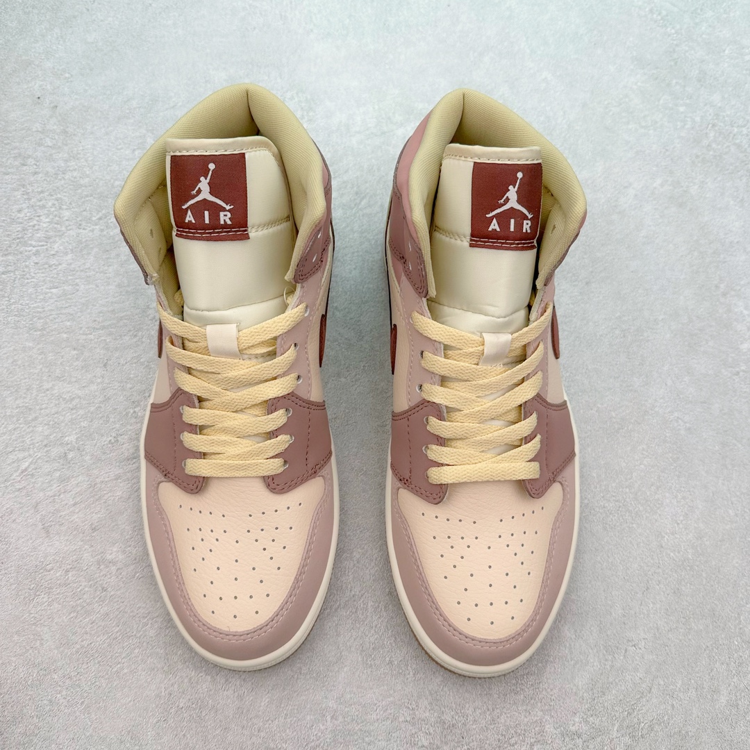 图片[2]-＃yh福利特价 Air Jordan AJ1 Mid 中帮系列 原厂内置全掌气垫 A模大底 头层小牛皮 鞋舌AJ原厂专用牛津布+AJ专用反口珍珠布+原厂无杂质高弹内里海棉 特殊封边弹力鞋带 头层牛皮 原鞋开模 拒绝公底 购置公司同步原材料 都有细节还原95% 原汁原味 忠于原版 尺码：36 36.5 37.5 38 38.5 39 40 40.5 41 42 42.5 43 44 44.5 45 46-选品中心