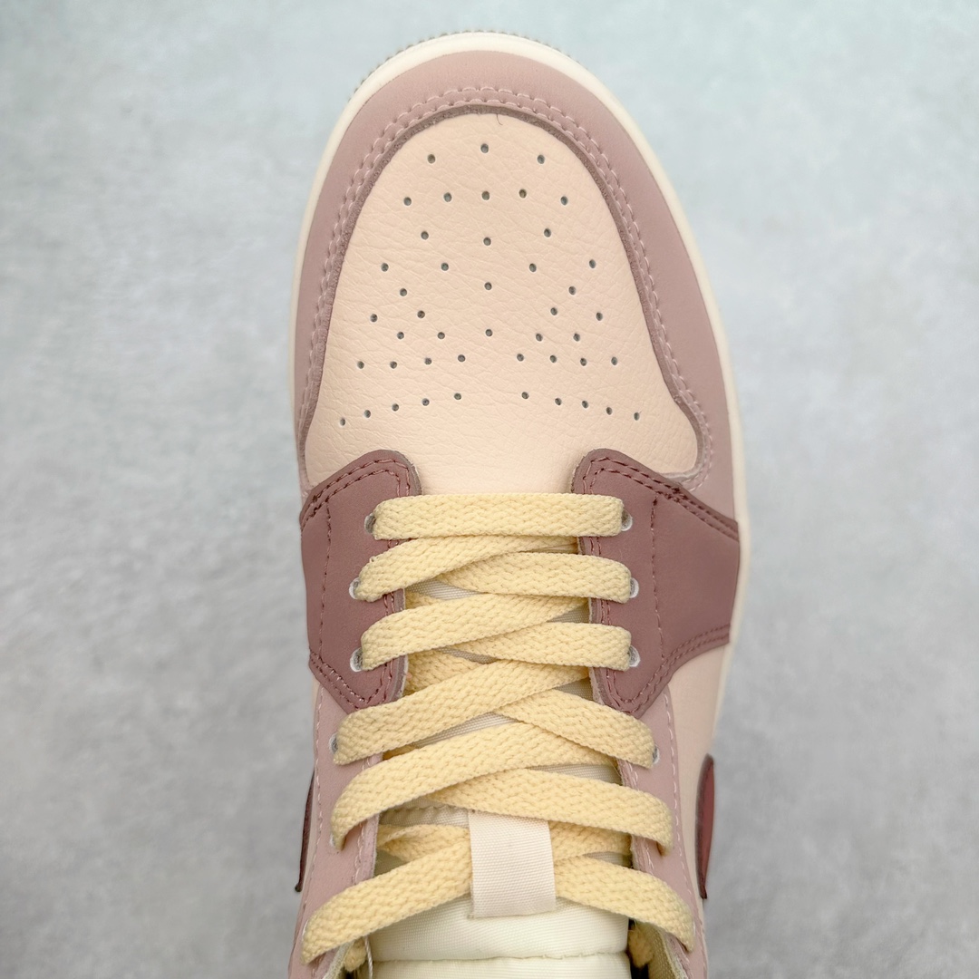 图片[4]-＃yh福利特价 Air Jordan AJ1 Mid 中帮系列 原厂内置全掌气垫 A模大底 头层小牛皮 鞋舌AJ原厂专用牛津布+AJ专用反口珍珠布+原厂无杂质高弹内里海棉 特殊封边弹力鞋带 头层牛皮 原鞋开模 拒绝公底 购置公司同步原材料 都有细节还原95% 原汁原味 忠于原版 尺码：36 36.5 37.5 38 38.5 39 40 40.5 41 42 42.5 43 44 44.5 45 46-选品中心