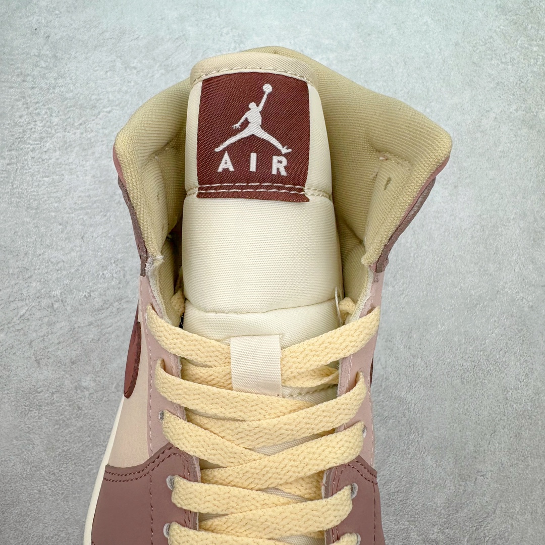 图片[5]-＃yh福利特价 Air Jordan AJ1 Mid 中帮系列 原厂内置全掌气垫 A模大底 头层小牛皮 鞋舌AJ原厂专用牛津布+AJ专用反口珍珠布+原厂无杂质高弹内里海棉 特殊封边弹力鞋带 头层牛皮 原鞋开模 拒绝公底 购置公司同步原材料 都有细节还原95% 原汁原味 忠于原版 尺码：36 36.5 37.5 38 38.5 39 40 40.5 41 42 42.5 43 44 44.5 45 46-选品中心