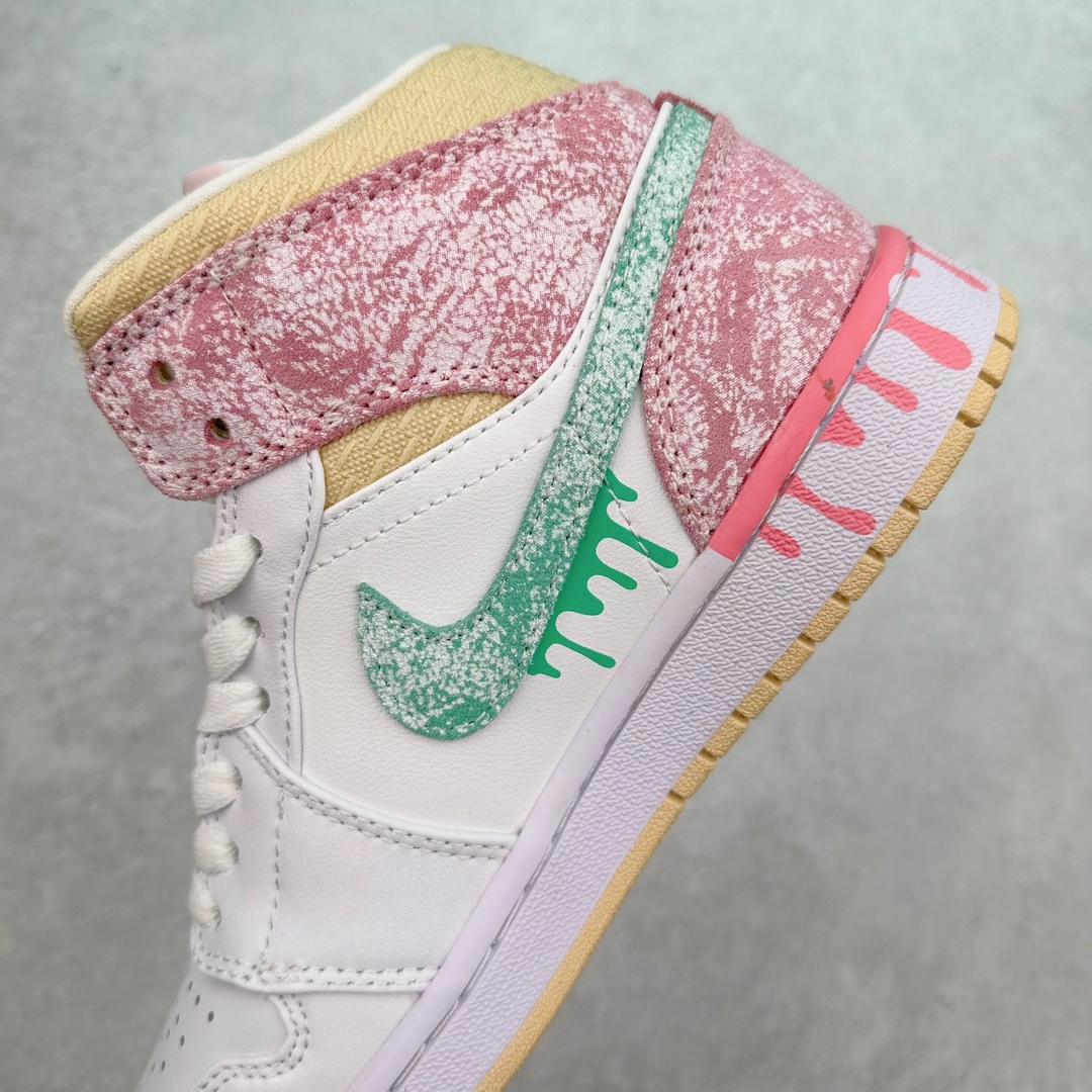 图片[7]-＃yh福利特价 Air Jordan AJ1 Mid 中帮系列 原厂内置全掌气垫 A模大底 头层小牛皮 鞋舌AJ原厂专用牛津布+AJ专用反口珍珠布+原厂无杂质高弹内里海棉 特殊封边弹力鞋带 头层牛皮 原鞋开模 拒绝公底 购置公司同步原材料 都有细节还原95% 原汁原味 忠于原版 尺码：36 36.5 37.5 38 38.5 39 40 40.5 41 42 42.5 43 44 44.5 45 46-选品中心