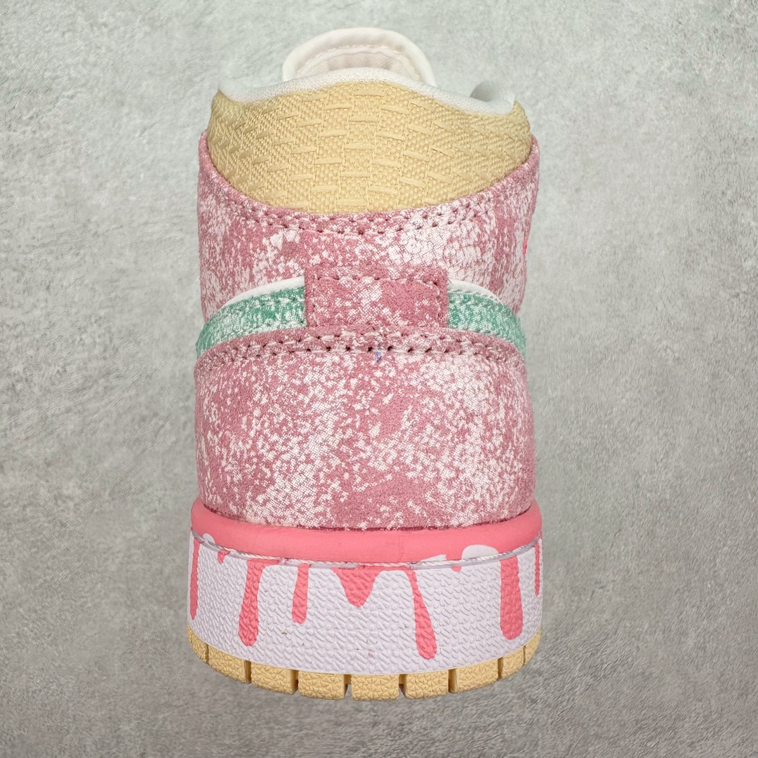 图片[8]-＃yh福利特价 Air Jordan AJ1 Mid 中帮系列 原厂内置全掌气垫 A模大底 头层小牛皮 鞋舌AJ原厂专用牛津布+AJ专用反口珍珠布+原厂无杂质高弹内里海棉 特殊封边弹力鞋带 头层牛皮 原鞋开模 拒绝公底 购置公司同步原材料 都有细节还原95% 原汁原味 忠于原版 尺码：36 36.5 37.5 38 38.5 39 40 40.5 41 42 42.5 43 44 44.5 45 46-选品中心