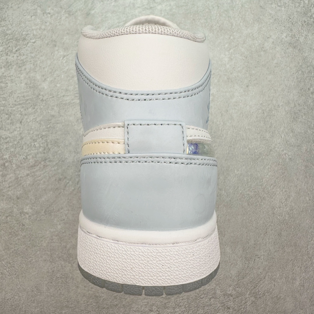 图片[8]-＃yh福利特价 Air Jordan AJ1 Mid 中帮系列 原厂内置全掌气垫 A模大底 头层小牛皮 鞋舌AJ原厂专用牛津布+AJ专用反口珍珠布+原厂无杂质高弹内里海棉 特殊封边弹力鞋带 头层牛皮 原鞋开模 拒绝公底 购置公司同步原材料 都有细节还原95% 原汁原味 忠于原版 尺码：36 36.5 37.5 38 38.5 39 40 40.5 41 42 42.5 43 44 44.5 45 46-选品中心