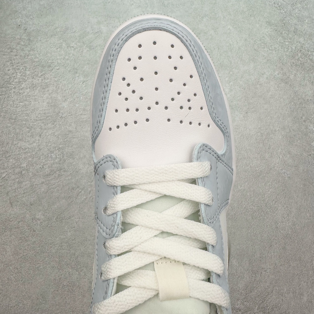 图片[4]-＃yh福利特价 Air Jordan AJ1 Mid 中帮系列 原厂内置全掌气垫 A模大底 头层小牛皮 鞋舌AJ原厂专用牛津布+AJ专用反口珍珠布+原厂无杂质高弹内里海棉 特殊封边弹力鞋带 头层牛皮 原鞋开模 拒绝公底 购置公司同步原材料 都有细节还原95% 原汁原味 忠于原版 尺码：36 36.5 37.5 38 38.5 39 40 40.5 41 42 42.5 43 44 44.5 45 46-选品中心