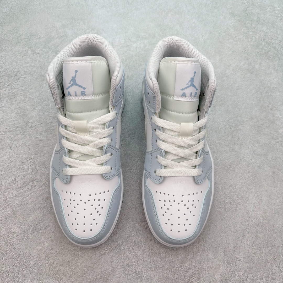 图片[2]-＃yh福利特价 Air Jordan AJ1 Mid 中帮系列 原厂内置全掌气垫 A模大底 头层小牛皮 鞋舌AJ原厂专用牛津布+AJ专用反口珍珠布+原厂无杂质高弹内里海棉 特殊封边弹力鞋带 头层牛皮 原鞋开模 拒绝公底 购置公司同步原材料 都有细节还原95% 原汁原味 忠于原版 尺码：36 36.5 37.5 38 38.5 39 40 40.5 41 42 42.5 43 44 44.5 45 46-选品中心