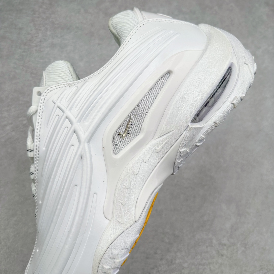 图片[7]-＃WM NOCTA x NK Hot Step 2 Air Terra 联名款减震耐磨机能篮球鞋 DZ7293-100 鞋面造型有很强的线条感 电镀元素贯穿鞋身 以其鲜明的色调 为街头时尚注入了一股新鲜活力 这款鞋的设计灵感来源于篮球场上的激情与活力 鞋身采用亮眼的颜色覆盖 搭配上黑色和白色的细节点缀 形成了强烈的视觉冲击 让人一眼就难以忘怀 不仅仅是一双鞋 它是一种态度 一种对生活充满热情的态度 无论是在夜晚的街头漫步 还是在篮球场上的激烈对抗 它都能让你成为众人焦点 尺码：36 36.5 37.5 38 38.5 39 40 40.5 41 42 42.5 43 44 44.5 45 46-选品中心