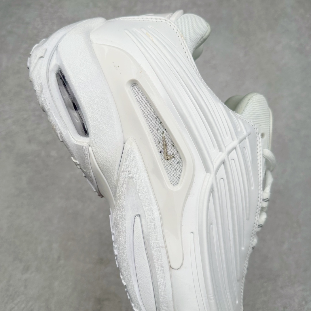 图片[6]-＃WM NOCTA x NK Hot Step 2 Air Terra 联名款减震耐磨机能篮球鞋 DZ7293-100 鞋面造型有很强的线条感 电镀元素贯穿鞋身 以其鲜明的色调 为街头时尚注入了一股新鲜活力 这款鞋的设计灵感来源于篮球场上的激情与活力 鞋身采用亮眼的颜色覆盖 搭配上黑色和白色的细节点缀 形成了强烈的视觉冲击 让人一眼就难以忘怀 不仅仅是一双鞋 它是一种态度 一种对生活充满热情的态度 无论是在夜晚的街头漫步 还是在篮球场上的激烈对抗 它都能让你成为众人焦点 尺码：36 36.5 37.5 38 38.5 39 40 40.5 41 42 42.5 43 44 44.5 45 46-选品中心