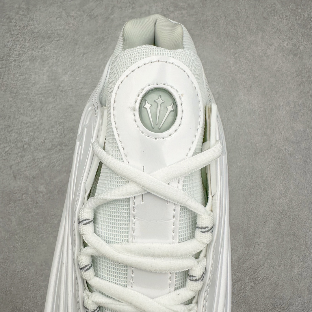 图片[5]-＃WM NOCTA x NK Hot Step 2 Air Terra 联名款减震耐磨机能篮球鞋 DZ7293-100 鞋面造型有很强的线条感 电镀元素贯穿鞋身 以其鲜明的色调 为街头时尚注入了一股新鲜活力 这款鞋的设计灵感来源于篮球场上的激情与活力 鞋身采用亮眼的颜色覆盖 搭配上黑色和白色的细节点缀 形成了强烈的视觉冲击 让人一眼就难以忘怀 不仅仅是一双鞋 它是一种态度 一种对生活充满热情的态度 无论是在夜晚的街头漫步 还是在篮球场上的激烈对抗 它都能让你成为众人焦点 尺码：36 36.5 37.5 38 38.5 39 40 40.5 41 42 42.5 43 44 44.5 45 46-选品中心