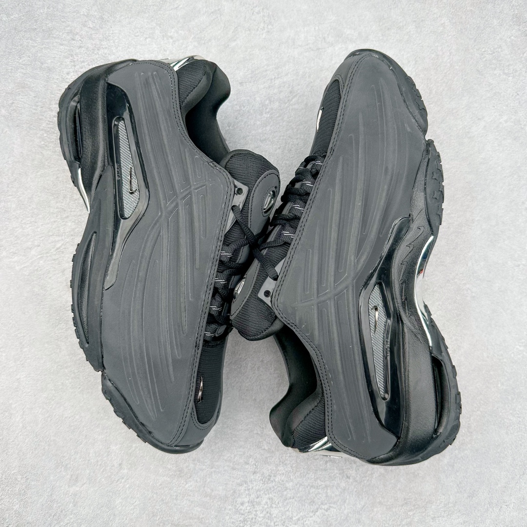图片[3]-＃WM NOCTA x NK Hot Step 2 Air Terra 联名款减震耐磨机能篮球鞋 DZ7293-001 鞋面造型有很强的线条感 电镀元素贯穿鞋身 以其鲜明的色调 为街头时尚注入了一股新鲜活力 这款鞋的设计灵感来源于篮球场上的激情与活力 鞋身采用亮眼的颜色覆盖 搭配上黑色和白色的细节点缀 形成了强烈的视觉冲击 让人一眼就难以忘怀 不仅仅是一双鞋 它是一种态度 一种对生活充满热情的态度 无论是在夜晚的街头漫步 还是在篮球场上的激烈对抗 它都能让你成为众人焦点 尺码：36 36.5 37.5 38 38.5 39 40 40.5 41 42 42.5 43 44 44.5 45 46-选品中心