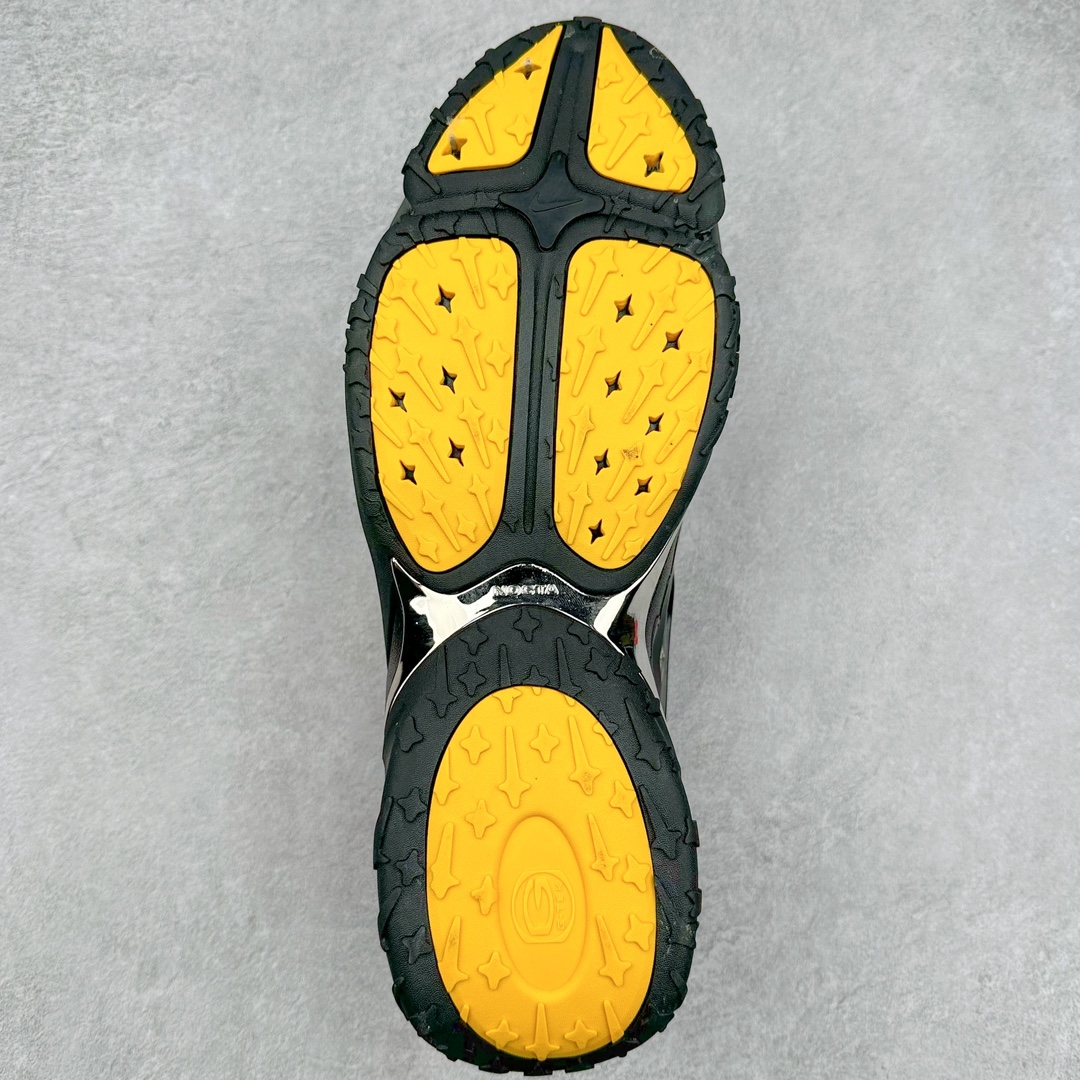 图片[9]-＃WM NOCTA x NK Hot Step 2 Air Terra 联名款减震耐磨机能篮球鞋 DZ7293-001 鞋面造型有很强的线条感 电镀元素贯穿鞋身 以其鲜明的色调 为街头时尚注入了一股新鲜活力 这款鞋的设计灵感来源于篮球场上的激情与活力 鞋身采用亮眼的颜色覆盖 搭配上黑色和白色的细节点缀 形成了强烈的视觉冲击 让人一眼就难以忘怀 不仅仅是一双鞋 它是一种态度 一种对生活充满热情的态度 无论是在夜晚的街头漫步 还是在篮球场上的激烈对抗 它都能让你成为众人焦点 尺码：36 36.5 37.5 38 38.5 39 40 40.5 41 42 42.5 43 44 44.5 45 46-选品中心