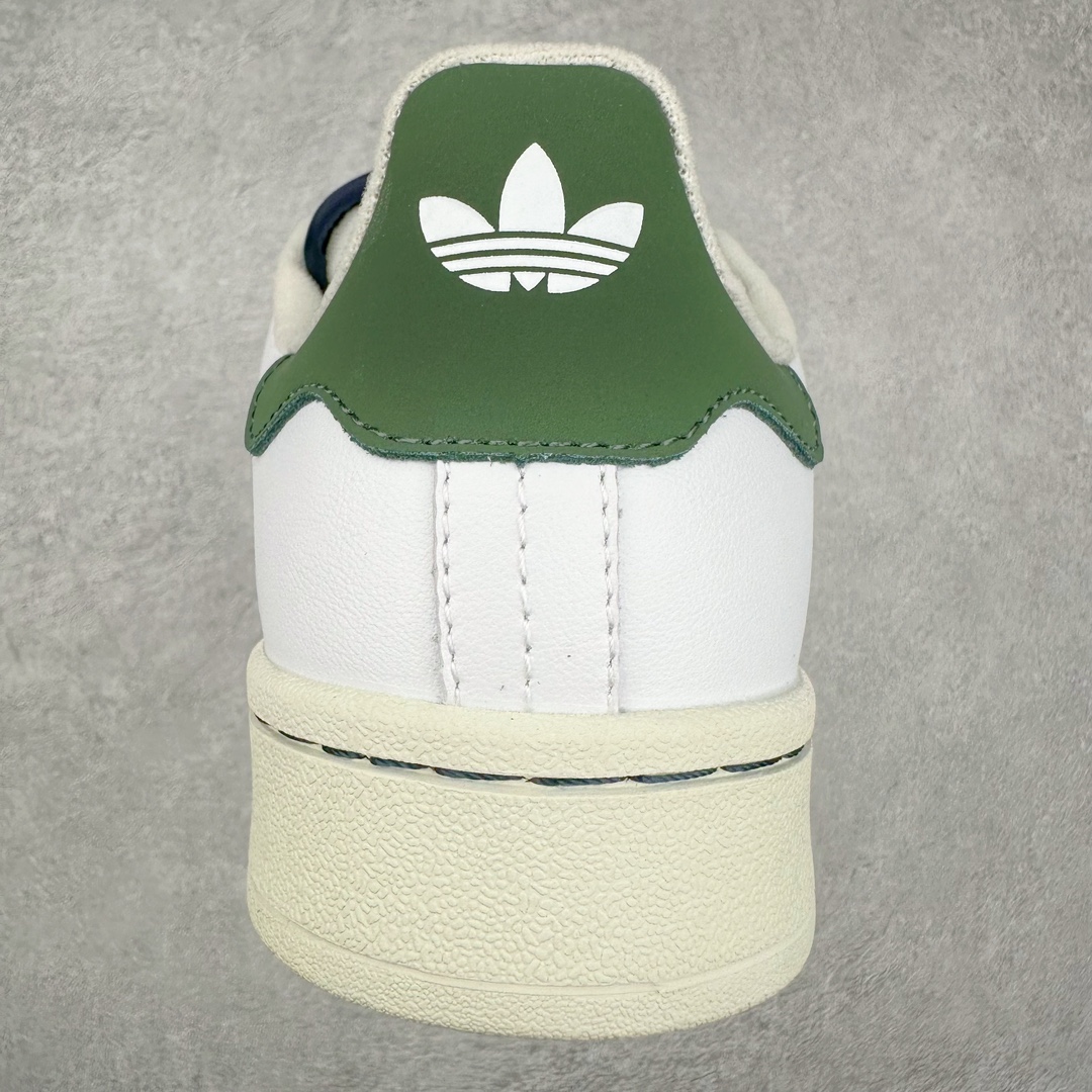 图片[8]-＃C版纯原 AD Originals Campus 00s 学院系列面包风经典复古低帮百搭休闲运动板鞋 IH3279 原鞋开发 正确版型 市面唯一全鞋采用原厂头层SD皮料 正确宽版鞋盒 清洁度完美 诠释最高工艺 这次 Originals 选择了以经典复古鞋型 Campus 为蓝本打造全新面包鞋 这款鞋型联名不断 冠希当年对它更是钟爱有加 论牌面丝毫不输贝壳头、Forum 等大热鞋型 这次 Campus 一改 80 年代的瘦长造型 鞋舌、鞋身、鞋底甚至细节都变大了 营造出千禧年前后流行的面包鞋宽大廓形 因此鞋名改为 Campus 00s 鞋身采用绒面皮料搭配白色常规皮革 质感上还是延续了经典 Campus 的设计 鞋舌填充更加饱满 让鞋款整体看起来更加圆润 搭配上这款浅蓝配色「蓝胖子」造型真的很可爱 鞋舌还加入了与以往 Campus 不同的全新三叶草 Logo 令造型更具千禧气息 鞋带也采用了加宽的设计 如果你不喜欢 这次还附送了传统鞋带可以替换 鞋底采用了米黄做旧设计 凸显鞋款的复古年代感 除了清新可人的浅蓝配色 还有一款酷灰配色 造型更加硬朗复古 而且相比浅蓝配色更加耐脏 尺码：36 36⅔ 37⅓ 38 38⅔ 39⅓ 40 40⅔ 41⅓ 42 42⅔ 43⅓ 44 44 ⅓ 45-选品中心