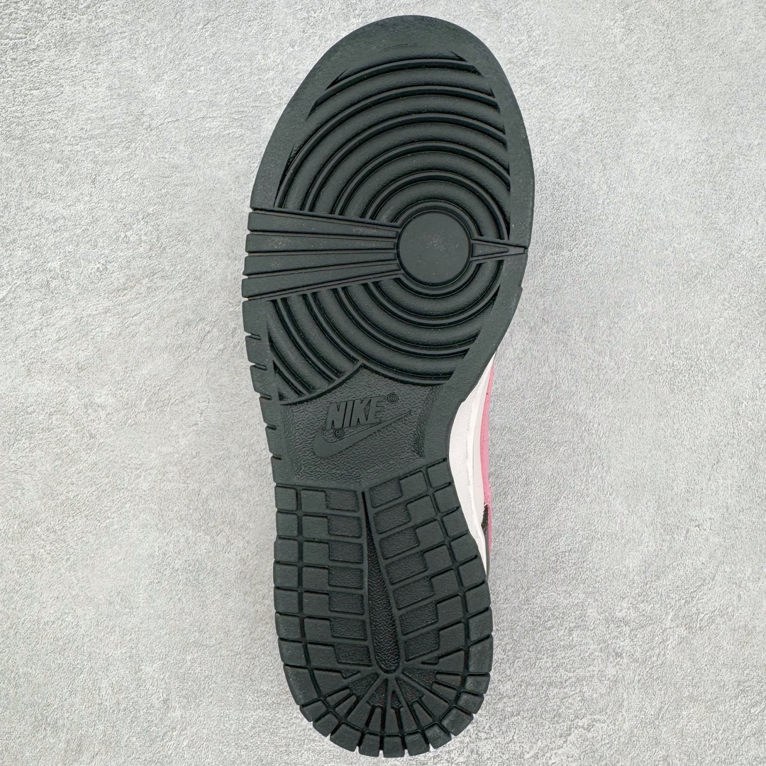 图片[9]-＃YC纯原 NK Dunk Low 雾野樱花 CW1590-100 定制系列天花板 无原鞋不开发 全系列得物原鞋一比一校对开发 配色持续更新中 终端对接 优势输出 全套原厂楦头原纸板数据档案倾力打造 原汁原味莞产 极致还原 圈内最强针车工艺 高端零售指定版 广东原厂配套原盒原标 鞋盒分三个尺码段 原厂冲刀 超高清洁度 全鞋零毛边皮料切割 采用原厂百宏鞋带以及原厂百宏织唛舌标 内标可供原厂几率过验 进口原装条纹中底布 四线拉帮白色点胶 原厂拉帮手法遵循公司 原厂电绣 极致还原 尺码：35.5 36 36.5 37.5 38 38.5 39 40-选品中心