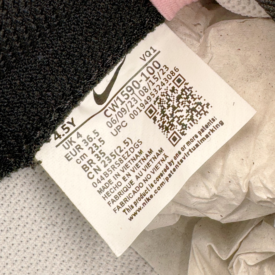 图片[12]-＃YC纯原 NK Dunk Low 雾野樱花 CW1590-100 定制系列天花板 无原鞋不开发 全系列得物原鞋一比一校对开发 配色持续更新中 终端对接 优势输出 全套原厂楦头原纸板数据档案倾力打造 原汁原味莞产 极致还原 圈内最强针车工艺 高端零售指定版 广东原厂配套原盒原标 鞋盒分三个尺码段 原厂冲刀 超高清洁度 全鞋零毛边皮料切割 采用原厂百宏鞋带以及原厂百宏织唛舌标 内标可供原厂几率过验 进口原装条纹中底布 四线拉帮白色点胶 原厂拉帮手法遵循公司 原厂电绣 极致还原 尺码：35.5 36 36.5 37.5 38 38.5 39 40-选品中心