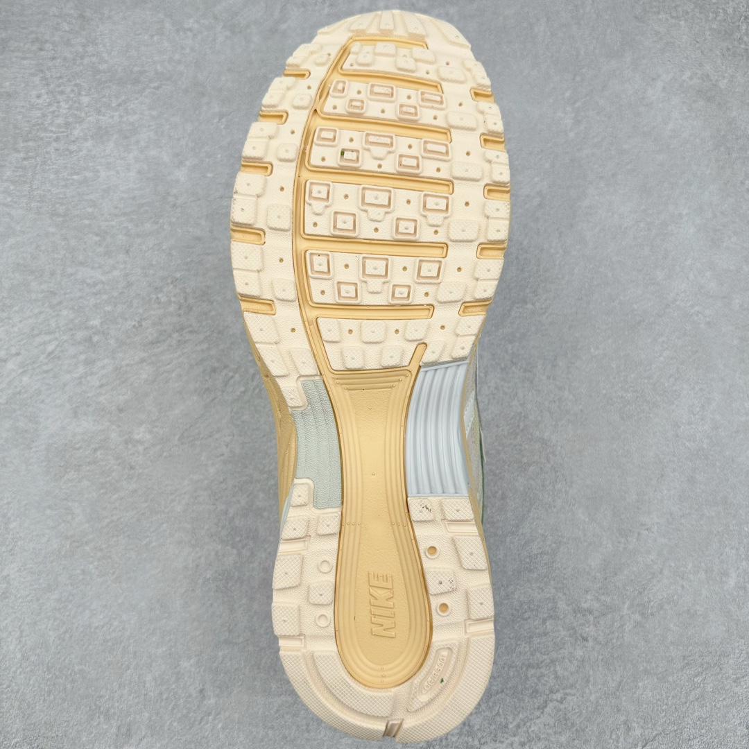 图片[9]-＃A1 NK P-6000 系列低帮复古老爹风休闲运动舒适慢跑鞋 FZ5443-113 购入原鞋原装纸板楦头开发 独家私模四层组合大底 市场唯一正确版本 良心定价 新配色陆续出货 进口三文治网面 融合 Pegasus 过往运动鞋设计 助力 21 世纪早期跑步运动跃升时尚新高度 采用透气网眼布、运动风格线条和耐穿覆面 兼具吸睛外观和舒适感受 中底泡绵以田径赛道为灵感 打造厚实设计 缔造出众缓震性能 尺码：36 36.5 37.5 38 38.5 39 40 40.5 41 42 42.5 43 44 44.5 45 46-选品中心