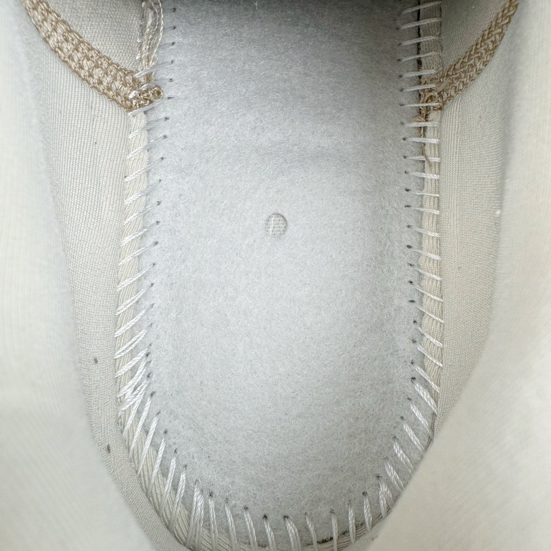 图片[10]-＃HP纯原 NK Air Zoom Vomero 5 经典复古潮流运动跑鞋 FZ3653-104 原装纸板楦头开发 独家私模八层组合大底 市场唯一正确版本 进口三文治网面 融蕴繁复设计风范和丰富层次感 缔造运动鞋佳选 助你轻松型出范 开辟独属于自己的路 鞋款采用多层设计 融入织物与合成材质 塑就本季出众鞋款 合成材质与织物组合鞋面 经久耐穿 后跟网眼拼接和透气孔设计 轻盈透气Zoom Air缓震配置提供出色回弹缓震性能 实现快速离地的出众脚感 巧糅科技感和低调设计 为鞋款注入反光细节 令你迈步间尽显闪耀魅力 结合中性色调 让你驾驭不同穿搭 打造非凡造型 尺码：36 36.5 37.5 38 38.5 39 40 40.5 41 42 42.5 43 44 44.5 45 46-选品中心