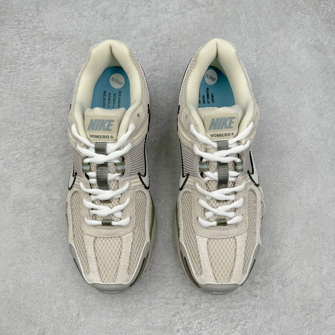 图片[2]-＃HP纯原 NK Air Zoom Vomero 5 经典复古潮流运动跑鞋 FZ3653-104 原装纸板楦头开发 独家私模八层组合大底 市场唯一正确版本 进口三文治网面 融蕴繁复设计风范和丰富层次感 缔造运动鞋佳选 助你轻松型出范 开辟独属于自己的路 鞋款采用多层设计 融入织物与合成材质 塑就本季出众鞋款 合成材质与织物组合鞋面 经久耐穿 后跟网眼拼接和透气孔设计 轻盈透气Zoom Air缓震配置提供出色回弹缓震性能 实现快速离地的出众脚感 巧糅科技感和低调设计 为鞋款注入反光细节 令你迈步间尽显闪耀魅力 结合中性色调 让你驾驭不同穿搭 打造非凡造型 尺码：36 36.5 37.5 38 38.5 39 40 40.5 41 42 42.5 43 44 44.5 45 46-选品中心