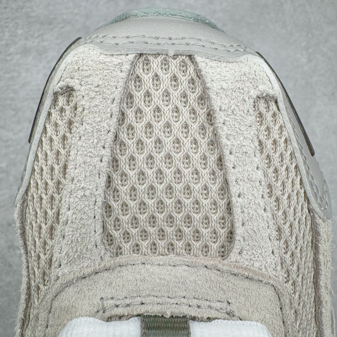 图片[16]-＃HP纯原 NK Air Zoom Vomero 5 经典复古潮流运动跑鞋 FZ3653-104 原装纸板楦头开发 独家私模八层组合大底 市场唯一正确版本 进口三文治网面 融蕴繁复设计风范和丰富层次感 缔造运动鞋佳选 助你轻松型出范 开辟独属于自己的路 鞋款采用多层设计 融入织物与合成材质 塑就本季出众鞋款 合成材质与织物组合鞋面 经久耐穿 后跟网眼拼接和透气孔设计 轻盈透气Zoom Air缓震配置提供出色回弹缓震性能 实现快速离地的出众脚感 巧糅科技感和低调设计 为鞋款注入反光细节 令你迈步间尽显闪耀魅力 结合中性色调 让你驾驭不同穿搭 打造非凡造型 尺码：36 36.5 37.5 38 38.5 39 40 40.5 41 42 42.5 43 44 44.5 45 46-选品中心