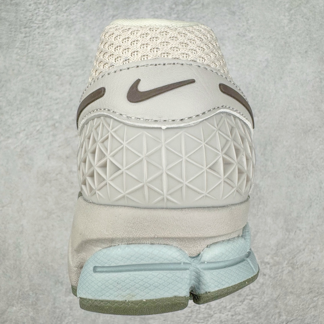 图片[8]-＃HP纯原 NK Air Zoom Vomero 5 经典复古潮流运动跑鞋 FZ3653-104 原装纸板楦头开发 独家私模八层组合大底 市场唯一正确版本 进口三文治网面 融蕴繁复设计风范和丰富层次感 缔造运动鞋佳选 助你轻松型出范 开辟独属于自己的路 鞋款采用多层设计 融入织物与合成材质 塑就本季出众鞋款 合成材质与织物组合鞋面 经久耐穿 后跟网眼拼接和透气孔设计 轻盈透气Zoom Air缓震配置提供出色回弹缓震性能 实现快速离地的出众脚感 巧糅科技感和低调设计 为鞋款注入反光细节 令你迈步间尽显闪耀魅力 结合中性色调 让你驾驭不同穿搭 打造非凡造型 尺码：36 36.5 37.5 38 38.5 39 40 40.5 41 42 42.5 43 44 44.5 45 46-选品中心