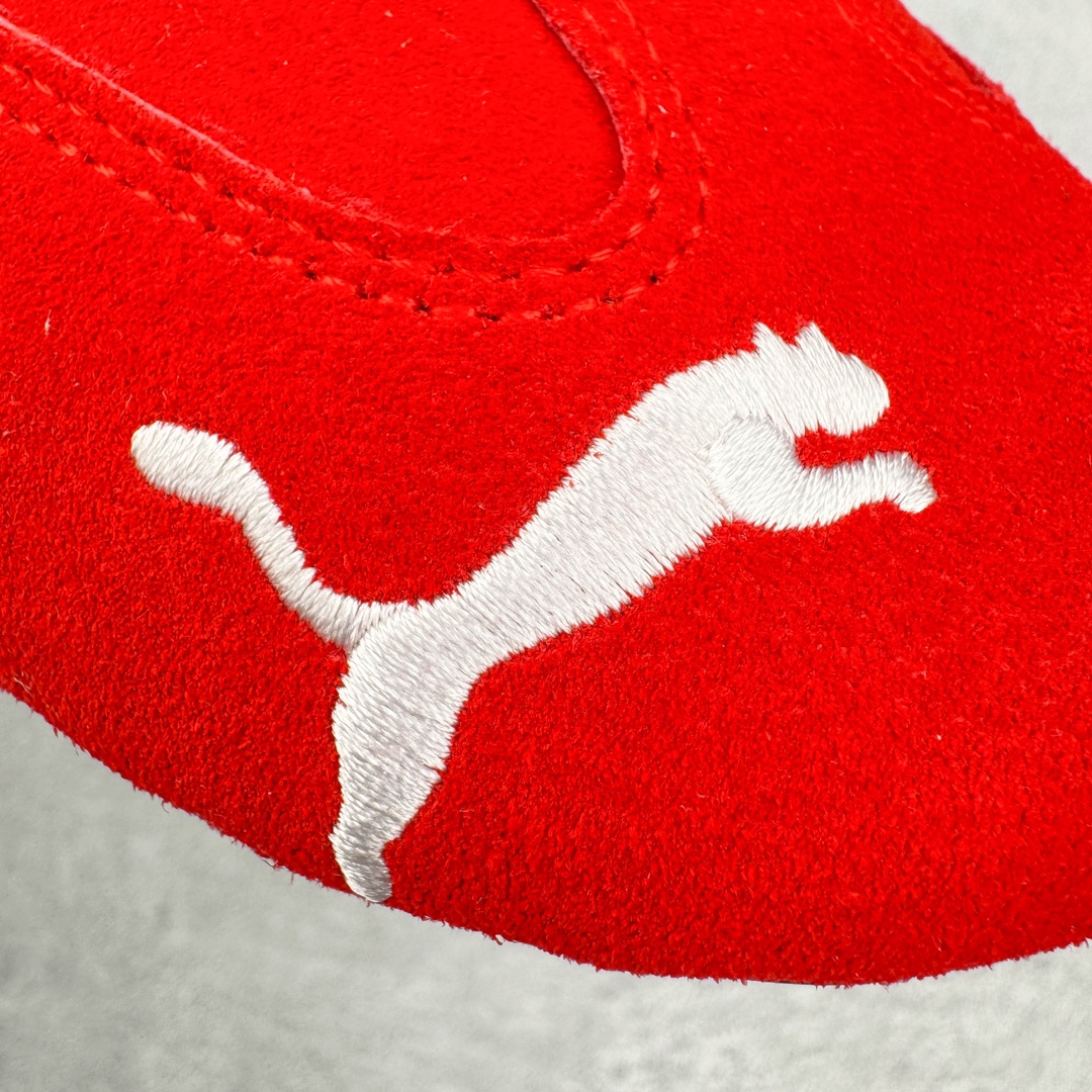 图片[16]-＃S2纯原 PUMA Speedca OG 彪马极速赛车系列低帮德训风拼接复古百搭休闲运动赛车鞋 鞋款从80、90年代赛车手所穿的防火赛车鞋为原型，鞋身线条模仿了赛车的流线廓形，体现了空气动力学原理的结构。简约流畅的外观，恰好又和贯穿其中的Formstrip Logo融合恰到好处，视觉上细节丰富且协调。本次Speedcat OG鞋款归来，最大看点自然式保留了窄版鞋型以及薄底构造。这两年各品牌鞋底越做越厚，Speedcat反其道而行之，上脚几乎无鞋底的效果带来耳目一新的视觉体验。鞋面依旧是以质感细腻的麂皮材质打造，并且大面积近乎全包裹的使用，复古味道也愈发浓烈。配色上更是将最原始的黑色和红色带回，向F1赛车队的标志性队服致敬。相信让各位一眼种草的更多是出挑的大红色，上脚即可瞬间点亮整体造型，在以球鞋为核心的OOTD中脱颖而出。而另一款黑色则是低调的万金油，彰显新潮个性的同时又不喧宾夺主，也是热爱简约系穿搭朋友的首选。 尺码：36 37 37.5 38 38.5 39 40 40.5 41 42 42.5 43 44 44.5 45 46-选品中心
