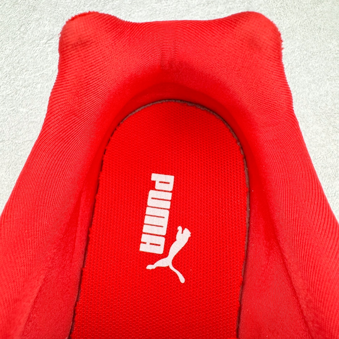 图片[14]-＃S2纯原 PUMA Speedca OG 彪马极速赛车系列低帮德训风拼接复古百搭休闲运动赛车鞋 鞋款从80、90年代赛车手所穿的防火赛车鞋为原型，鞋身线条模仿了赛车的流线廓形，体现了空气动力学原理的结构。简约流畅的外观，恰好又和贯穿其中的Formstrip Logo融合恰到好处，视觉上细节丰富且协调。本次Speedcat OG鞋款归来，最大看点自然式保留了窄版鞋型以及薄底构造。这两年各品牌鞋底越做越厚，Speedcat反其道而行之，上脚几乎无鞋底的效果带来耳目一新的视觉体验。鞋面依旧是以质感细腻的麂皮材质打造，并且大面积近乎全包裹的使用，复古味道也愈发浓烈。配色上更是将最原始的黑色和红色带回，向F1赛车队的标志性队服致敬。相信让各位一眼种草的更多是出挑的大红色，上脚即可瞬间点亮整体造型，在以球鞋为核心的OOTD中脱颖而出。而另一款黑色则是低调的万金油，彰显新潮个性的同时又不喧宾夺主，也是热爱简约系穿搭朋友的首选。 尺码：36 37 37.5 38 38.5 39 40 40.5 41 42 42.5 43 44 44.5 45 46-选品中心