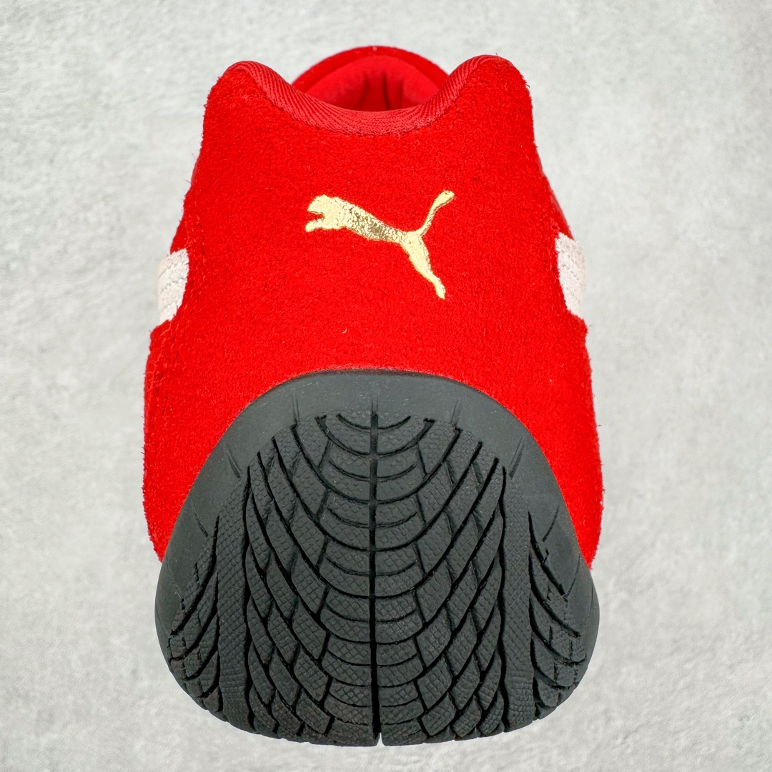 图片[8]-＃S2纯原 PUMA Speedca OG 彪马极速赛车系列低帮德训风拼接复古百搭休闲运动赛车鞋 鞋款从80、90年代赛车手所穿的防火赛车鞋为原型，鞋身线条模仿了赛车的流线廓形，体现了空气动力学原理的结构。简约流畅的外观，恰好又和贯穿其中的Formstrip Logo融合恰到好处，视觉上细节丰富且协调。本次Speedcat OG鞋款归来，最大看点自然式保留了窄版鞋型以及薄底构造。这两年各品牌鞋底越做越厚，Speedcat反其道而行之，上脚几乎无鞋底的效果带来耳目一新的视觉体验。鞋面依旧是以质感细腻的麂皮材质打造，并且大面积近乎全包裹的使用，复古味道也愈发浓烈。配色上更是将最原始的黑色和红色带回，向F1赛车队的标志性队服致敬。相信让各位一眼种草的更多是出挑的大红色，上脚即可瞬间点亮整体造型，在以球鞋为核心的OOTD中脱颖而出。而另一款黑色则是低调的万金油，彰显新潮个性的同时又不喧宾夺主，也是热爱简约系穿搭朋友的首选。 尺码：36 37 37.5 38 38.5 39 40 40.5 41 42 42.5 43 44 44.5 45 46-选品中心