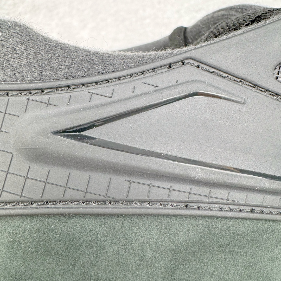 图片[14]-＃Lw纯原 Air Jordan AJ4 RM 重制版低帮复古篮球鞋 FQ7939-004 采用了低帮的设计 并保留了众多AJ4的经典元素 鞋身以皮革、麂皮材质拼接打造 AJ4经典的TPU材质延伸至后跟 增强鞋款稳定性 而鞋身侧面的网格设计则被取消 尾部的NIKE AIR标志也得到保留 并同时带有飞人logo 中底部分同样搭载了可视AIR气垫 鞋底采用米白色中底和外底呈现 为整个设计收尾 尺码：36 36.5 37.5 38 38.5 39 40 40.5 41 42 42.5 43 44 44.5 45 46 47.5-选品中心