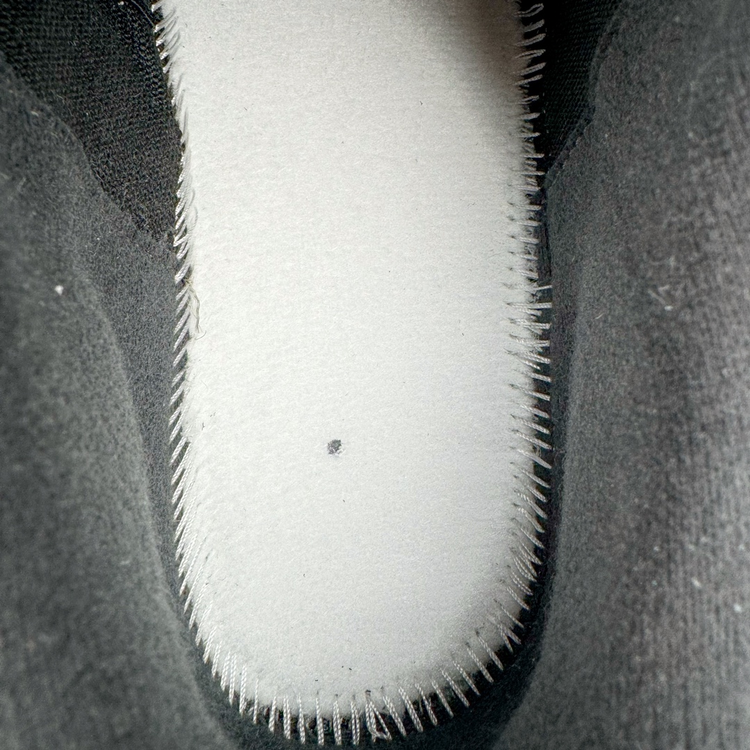 图片[20]-＃Lw纯原 Air Jordan AJ4 RM 重制版低帮复古篮球鞋 FQ7939-004 采用了低帮的设计 并保留了众多AJ4的经典元素 鞋身以皮革、麂皮材质拼接打造 AJ4经典的TPU材质延伸至后跟 增强鞋款稳定性 而鞋身侧面的网格设计则被取消 尾部的NIKE AIR标志也得到保留 并同时带有飞人logo 中底部分同样搭载了可视AIR气垫 鞋底采用米白色中底和外底呈现 为整个设计收尾 尺码：36 36.5 37.5 38 38.5 39 40 40.5 41 42 42.5 43 44 44.5 45 46 47.5-选品中心