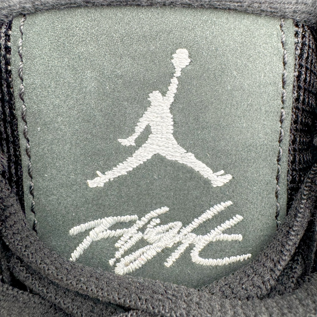 图片[19]-＃Lw纯原 Air Jordan AJ4 RM 重制版低帮复古篮球鞋 FQ7939-004 采用了低帮的设计 并保留了众多AJ4的经典元素 鞋身以皮革、麂皮材质拼接打造 AJ4经典的TPU材质延伸至后跟 增强鞋款稳定性 而鞋身侧面的网格设计则被取消 尾部的NIKE AIR标志也得到保留 并同时带有飞人logo 中底部分同样搭载了可视AIR气垫 鞋底采用米白色中底和外底呈现 为整个设计收尾 尺码：36 36.5 37.5 38 38.5 39 40 40.5 41 42 42.5 43 44 44.5 45 46 47.5-选品中心