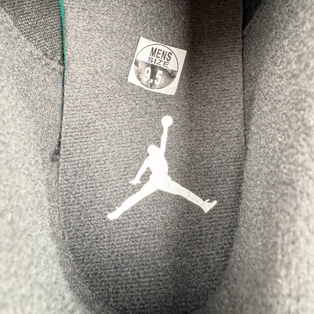 图片[24]-＃Lw纯原 Air Jordan AJ4 RM 重制版低帮复古篮球鞋 FQ7939-004 采用了低帮的设计 并保留了众多AJ4的经典元素 鞋身以皮革、麂皮材质拼接打造 AJ4经典的TPU材质延伸至后跟 增强鞋款稳定性 而鞋身侧面的网格设计则被取消 尾部的NIKE AIR标志也得到保留 并同时带有飞人logo 中底部分同样搭载了可视AIR气垫 鞋底采用米白色中底和外底呈现 为整个设计收尾 尺码：36 36.5 37.5 38 38.5 39 40 40.5 41 42 42.5 43 44 44.5 45 46 47.5-选品中心