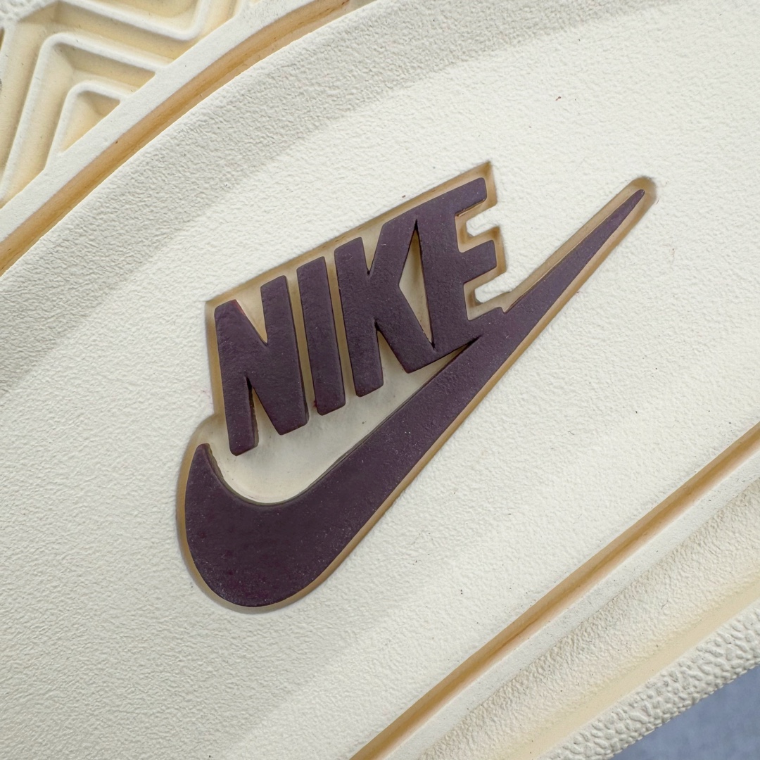 图片[12]-＃PK纯原 A Ma Maniére x Air Jordan AJ4 Retro SP\\\”Violet Ore\\\” AMM联名淡粉 FZ4810-200 圈内最强四代 耗时半年巨作 全套原纸板楦头开发 原厂特供皮料加持 确保原汁原味 完美呈现四代版型 一比一鞋头弧度高度鞋身弧度 数据细节工艺流程均保持原鞋一致 原厂TPU网格鞋带扣 正确内里网布 菱角分明不变形无多余毛边 柔软性质感一致于原鞋 市场唯一原厂鞋扣模具 背面可见隐藏注塑口 原厂织唛标 原厂飞人电绣工艺 尾指中部跳三针 独家绑鞋带手法 印刷中底布 四线拉帮 米色美纹纸贴合固定 进口港宝加持 后跟自然饱满 全鞋荧光划线卡点 追求极致完美 每一双都是工艺品 多重QC质检 超越公司货的品控标准 实实在在的免检产品 尺码：36 36.5 37.5 38 38.5 39 40 40.5 41 42 42.5 43 44 44.5 45 46 47.5-选品中心