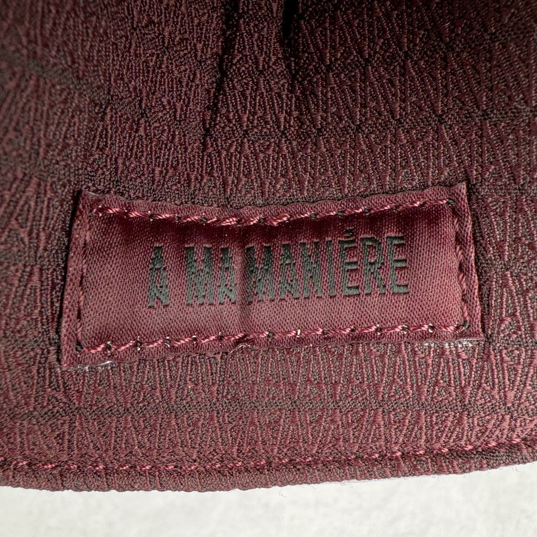 图片[18]-＃PK纯原 A Ma Maniére x Air Jordan AJ4 Retro SP\\\”Violet Ore\\\” AMM联名淡粉 FZ4810-200 圈内最强四代 耗时半年巨作 全套原纸板楦头开发 原厂特供皮料加持 确保原汁原味 完美呈现四代版型 一比一鞋头弧度高度鞋身弧度 数据细节工艺流程均保持原鞋一致 原厂TPU网格鞋带扣 正确内里网布 菱角分明不变形无多余毛边 柔软性质感一致于原鞋 市场唯一原厂鞋扣模具 背面可见隐藏注塑口 原厂织唛标 原厂飞人电绣工艺 尾指中部跳三针 独家绑鞋带手法 印刷中底布 四线拉帮 米色美纹纸贴合固定 进口港宝加持 后跟自然饱满 全鞋荧光划线卡点 追求极致完美 每一双都是工艺品 多重QC质检 超越公司货的品控标准 实实在在的免检产品 尺码：36 36.5 37.5 38 38.5 39 40 40.5 41 42 42.5 43 44 44.5 45 46 47.5-选品中心