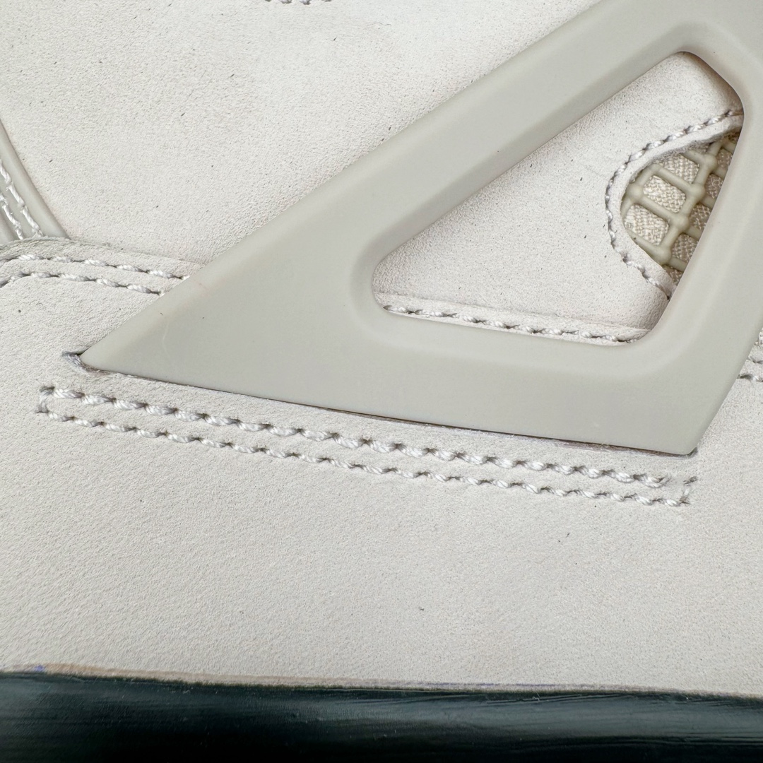 图片[21]-＃PK纯原 A Ma Maniére x Air Jordan AJ4 Retro SP\\\”Violet Ore\\\” AMM联名淡粉 FZ4810-200 圈内最强四代 耗时半年巨作 全套原纸板楦头开发 原厂特供皮料加持 确保原汁原味 完美呈现四代版型 一比一鞋头弧度高度鞋身弧度 数据细节工艺流程均保持原鞋一致 原厂TPU网格鞋带扣 正确内里网布 菱角分明不变形无多余毛边 柔软性质感一致于原鞋 市场唯一原厂鞋扣模具 背面可见隐藏注塑口 原厂织唛标 原厂飞人电绣工艺 尾指中部跳三针 独家绑鞋带手法 印刷中底布 四线拉帮 米色美纹纸贴合固定 进口港宝加持 后跟自然饱满 全鞋荧光划线卡点 追求极致完美 每一双都是工艺品 多重QC质检 超越公司货的品控标准 实实在在的免检产品 尺码：36 36.5 37.5 38 38.5 39 40 40.5 41 42 42.5 43 44 44.5 45 46 47.5-选品中心