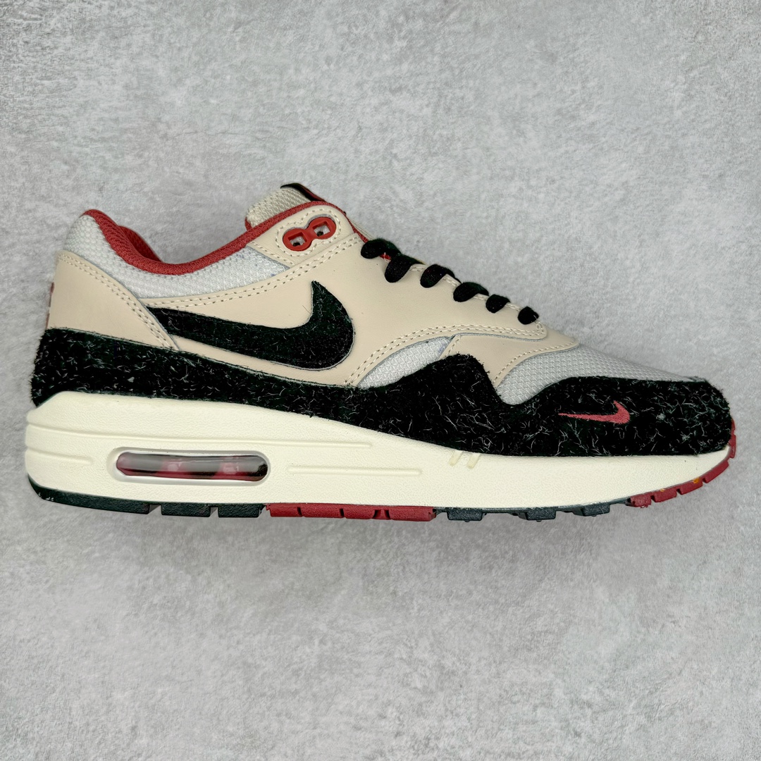 ＃C版纯原 NK Air Max 1 初代复古气垫慢跑鞋 FD5743-200 由Tinker Hatfeld和Mark Parker在1987年设计 灵感来自于巴黎蓬皮杜中心 在参观了蓬皮杜中心之后提出了Air Max的标志性开窗可视气垫的理念 并将其实际开发成功 是NK史上第一双可视气垫跑鞋 凭借着Air Max气垫带来的舒适脚感和鞋面面料上的不断精进才使得Air Max 1在现如今都是复古慢跑鞋的首选 深厚的历史渊源 独特的流线形设计 极为复古的外观使得它深受鞋迷的喜爱 尺码：36 36.5 37.5 38 38.5 39 40 40.5 41 42 42.5 43 44 44.5 45 46 47.5-选品中心
