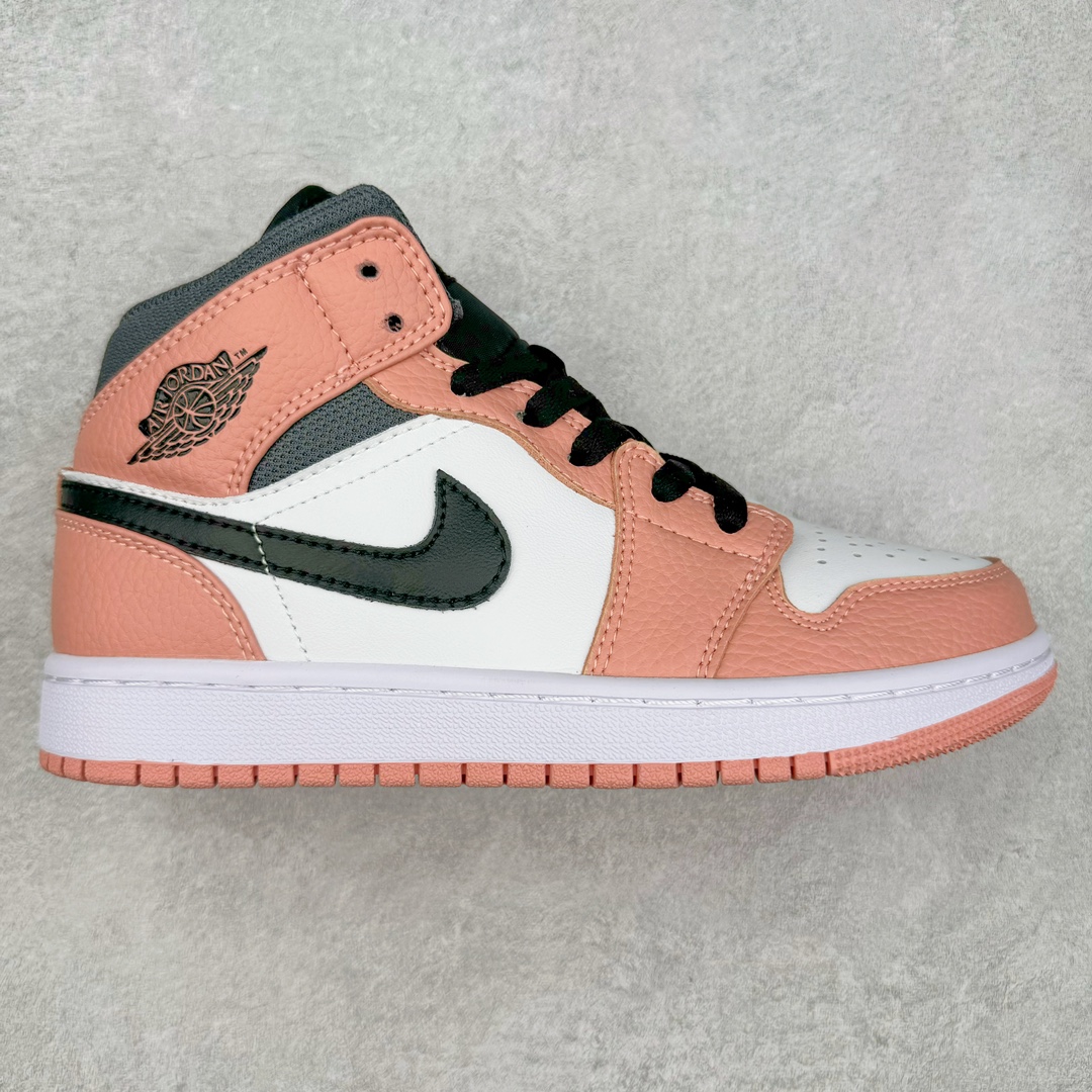 图片[7]-＃yh福利特价 Air Jordan AJ1 Mid 中帮系列 原厂内置全掌气垫 A模大底 头层小牛皮 鞋舌AJ原厂专用牛津布+AJ专用反口珍珠布+原厂无杂质高弹内里海棉 特殊封边弹力鞋带 头层牛皮 原鞋开模 拒绝公底 购置公司同步原材料 都有细节还原95% 原汁原味 忠于原版 尺码：36 36.5 37.5 38 38.5 39 40 40.5 41 42 42.5 43 44 44.5 45 46-选品中心