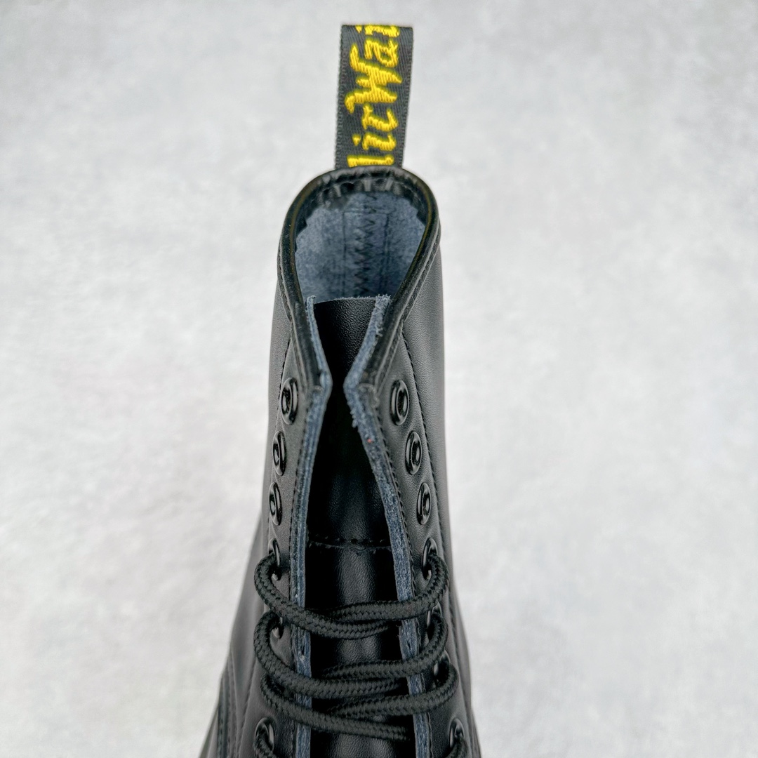 图片[5]-＃福利特价 Dr.Martens 马汀博士经典牛皮革舒适百撘马丁靴 马汀博士作为一个具有独特魅力的品牌 吸引了一群各具特色、而又崇尚本真精神的人 他们主张表达自我 他们每一个人都是世问独特的存在 从风格来看 马汀博士极简的鞋型轮廓 使鞋靴能轻松融入穿着者的造型 从而形成独具特色的风格 从实用性来看 耐穿舒适的体验感 为马汀博士成为街头潮流奠定了基础 从情感方面来看 这些具有辨识度的鞋子还是独特态度和权力赋予的象征 尺码：35 36 37 38 39 40 41 42 43 44-选品中心