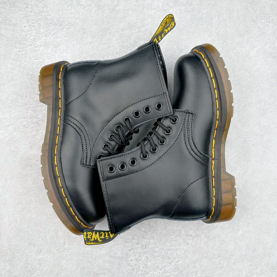 图片[3]-＃福利特价 Dr.Martens 马汀博士经典牛皮革舒适百撘马丁靴 马汀博士作为一个具有独特魅力的品牌 吸引了一群各具特色、而又崇尚本真精神的人 他们主张表达自我 他们每一个人都是世问独特的存在 从风格来看 马汀博士极简的鞋型轮廓 使鞋靴能轻松融入穿着者的造型 从而形成独具特色的风格 从实用性来看 耐穿舒适的体验感 为马汀博士成为街头潮流奠定了基础 从情感方面来看 这些具有辨识度的鞋子还是独特态度和权力赋予的象征 尺码：35 36 37 38 39 40 41 42 43 44-选品中心