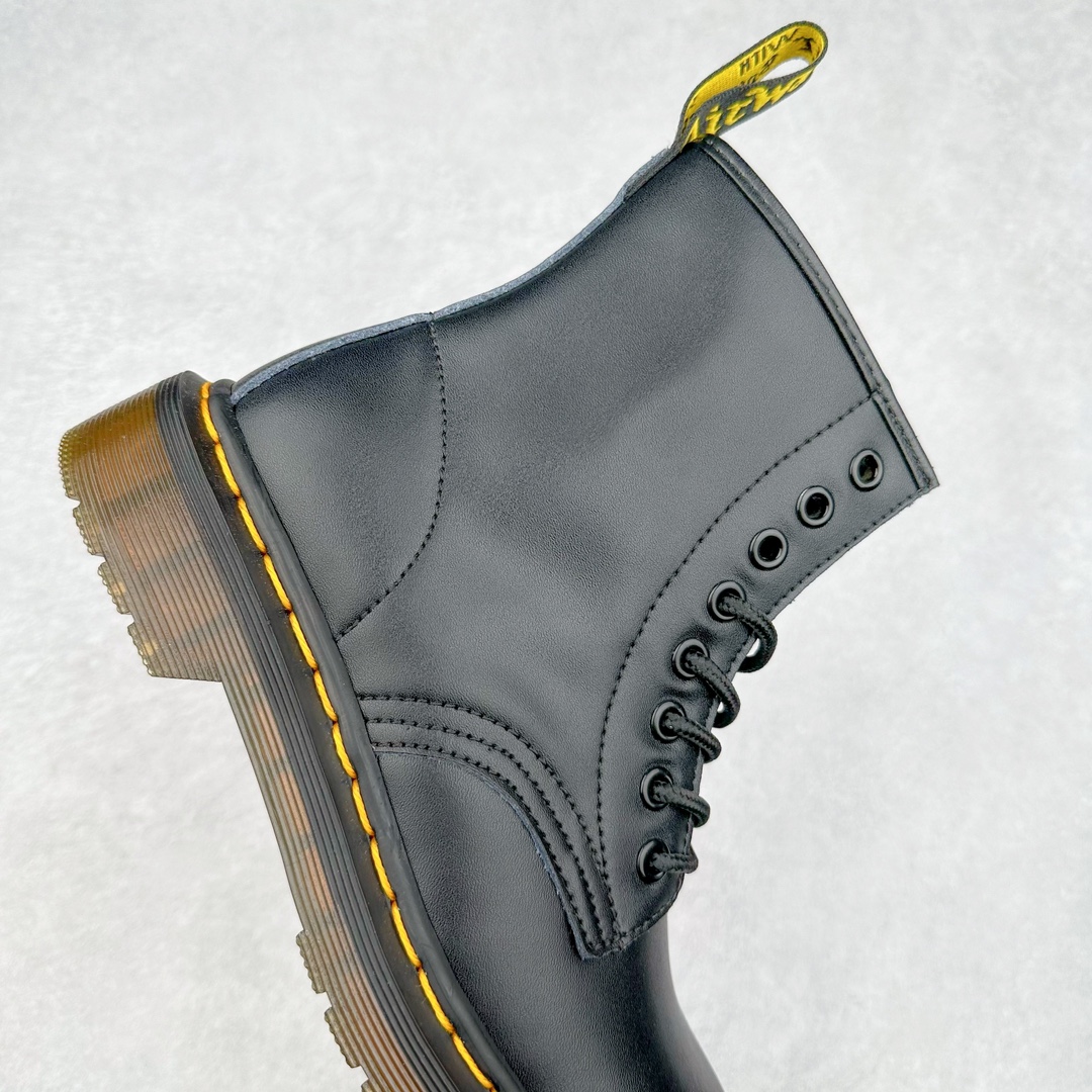 图片[6]-＃福利特价 Dr.Martens 马汀博士经典牛皮革舒适百撘马丁靴 马汀博士作为一个具有独特魅力的品牌 吸引了一群各具特色、而又崇尚本真精神的人 他们主张表达自我 他们每一个人都是世问独特的存在 从风格来看 马汀博士极简的鞋型轮廓 使鞋靴能轻松融入穿着者的造型 从而形成独具特色的风格 从实用性来看 耐穿舒适的体验感 为马汀博士成为街头潮流奠定了基础 从情感方面来看 这些具有辨识度的鞋子还是独特态度和权力赋予的象征 尺码：35 36 37 38 39 40 41 42 43 44-选品中心