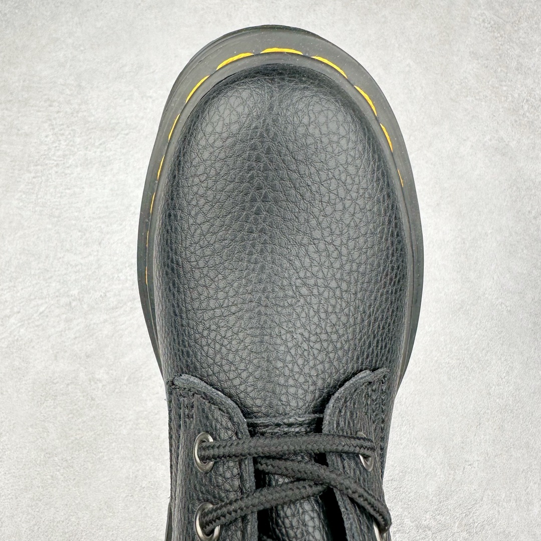 图片[4]-＃福利特价 Dr.Martens 马汀博士经典牛皮革舒适百撘马丁靴 马汀博士作为一个具有独特魅力的品牌 吸引了一群各具特色、而又崇尚本真精神的人 他们主张表达自我 他们每一个人都是世问独特的存在 从风格来看 马汀博士极简的鞋型轮廓 使鞋靴能轻松融入穿着者的造型 从而形成独具特色的风格 从实用性来看 耐穿舒适的体验感 为马汀博士成为街头潮流奠定了基础 从情感方面来看 这些具有辨识度的鞋子还是独特态度和权力赋予的象征 尺码：35 36 37 38 39 40 41 42 43 44-选品中心