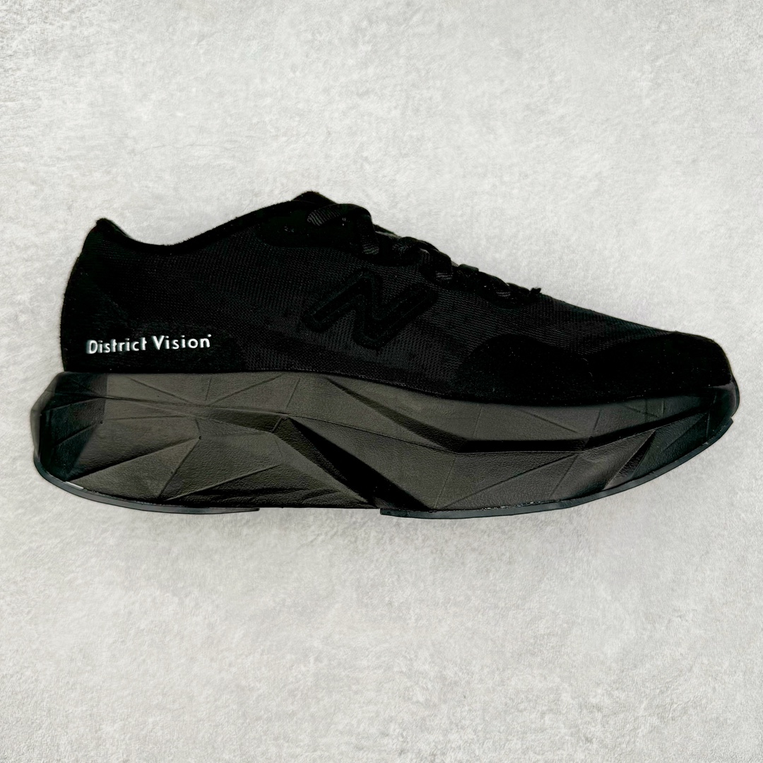 ＃C版 NEW BALANCE Rebel FuelCell Rebel V4 SuperComp Elite 精英版内置碳板 舒适时尚织物减震耐磨低帮马拉松轻量化跑步鞋 NB新百伦于 2019 年夏天首次发布了 Rebel 在制鞋业仍在向强调能量回报的弹力泡沫转变的时候 Rebel 确实是一个叛逆者 快进到 2024 年 Rebel v4 承诺通过重新配制的中底化合物和更高的堆叠高度提供更轻、更有弹性的跑步体验 就像New Balance SC Elite v4一样 Rebel v4 提供了完全重新设计的中底化合物 最新的混合物将 New Balance 专有的 FuelCell 泡沫（TPU 和 EVA 的混合物）与 PEBA 泡沫相结合 带来更弹跳的跑步体验 PEBA是一种超轻 高性能的泡沫 通常出现在镀碳超级鞋中 New Balance Rebel v4、ASICS Novablast 4和Brooks Hyperion Max都是精力充沛的无电镀运动鞋 在速度锻炼和快节奏中大放异彩 这三款鞋都依靠它们的中底泡沫和轻微的摇杆形状来创造一种向前滚动的感觉 而且虽然这些鞋子在堆叠高度和重量方面各不相同 但它们提供了相似的软硬比例 有足够的流行力来加快步伐 尺码：36 37 37.5 38 38.5 39.5 40 40.5 41.5 42 42.5 43 44 45-选品中心