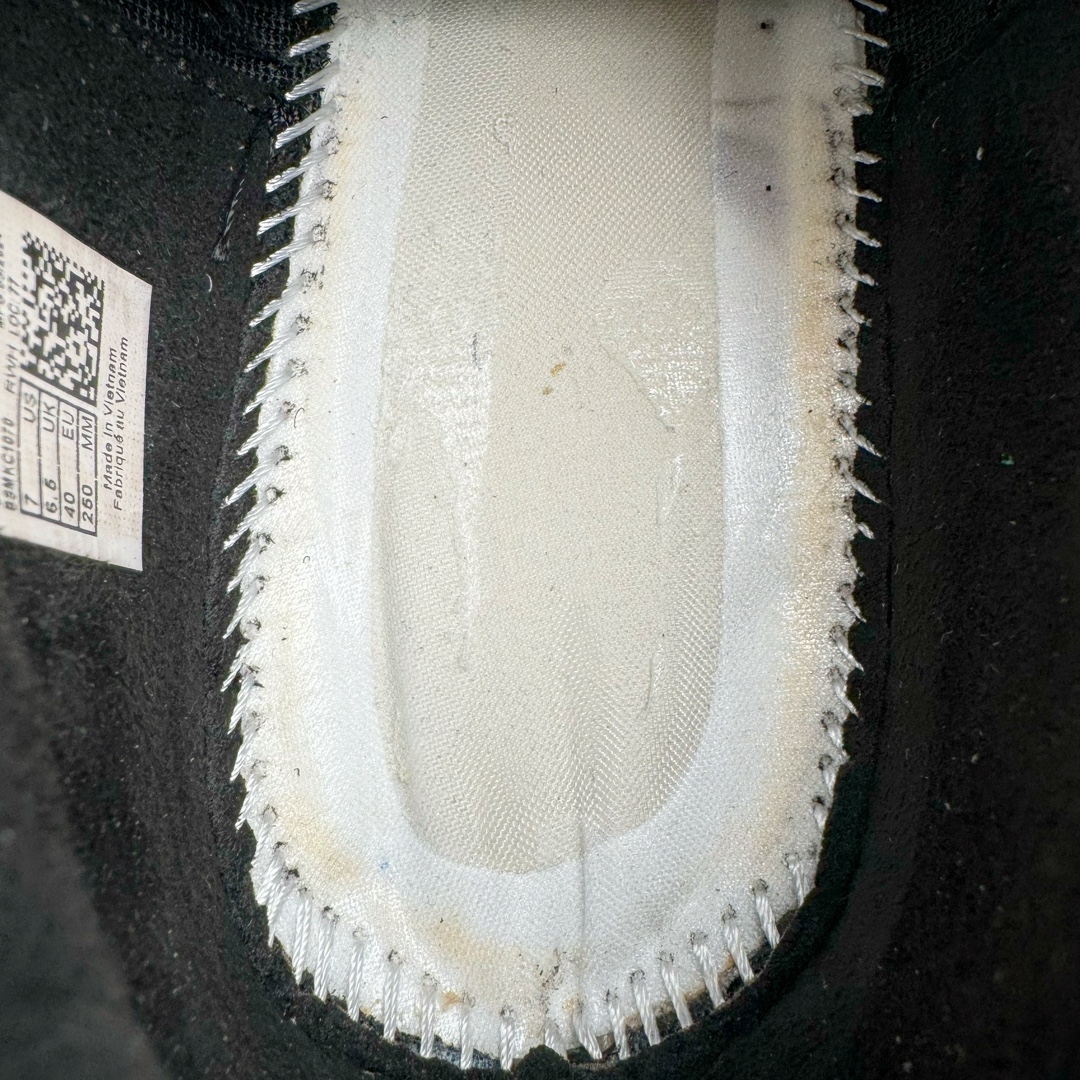 图片[10]-＃C版 NEW BALANCE Rebel FuelCell Rebel V4 SuperComp Elite 精英版内置碳板 舒适时尚织物减震耐磨低帮马拉松轻量化跑步鞋 NB新百伦于 2019 年夏天首次发布了 Rebel 在制鞋业仍在向强调能量回报的弹力泡沫转变的时候 Rebel 确实是一个叛逆者 快进到 2024 年 Rebel v4 承诺通过重新配制的中底化合物和更高的堆叠高度提供更轻、更有弹性的跑步体验 就像New Balance SC Elite v4一样 Rebel v4 提供了完全重新设计的中底化合物 最新的混合物将 New Balance 专有的 FuelCell 泡沫（TPU 和 EVA 的混合物）与 PEBA 泡沫相结合 带来更弹跳的跑步体验 PEBA是一种超轻 高性能的泡沫 通常出现在镀碳超级鞋中 New Balance Rebel v4、ASICS Novablast 4和Brooks Hyperion Max都是精力充沛的无电镀运动鞋 在速度锻炼和快节奏中大放异彩 这三款鞋都依靠它们的中底泡沫和轻微的摇杆形状来创造一种向前滚动的感觉 而且虽然这些鞋子在堆叠高度和重量方面各不相同 但它们提供了相似的软硬比例 有足够的流行力来加快步伐 尺码：36 37 37.5 38 38.5 39.5 40 40.5 41.5 42 42.5 43 44 45-选品中心